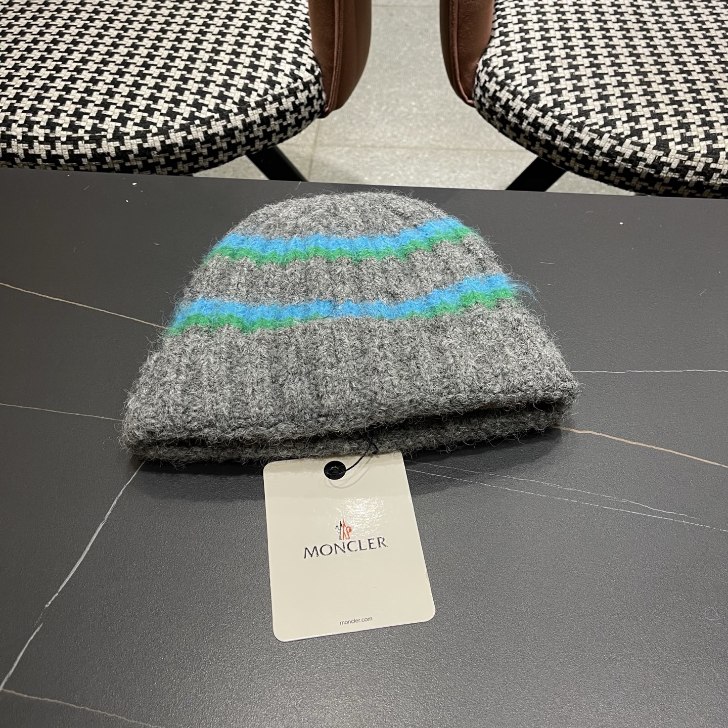 MONCLER蒙口针织毛线帽，好品质高端大气，超火爆💖质感很赞，出街超好搭配！时尚潮流！冬天必备单品，男
