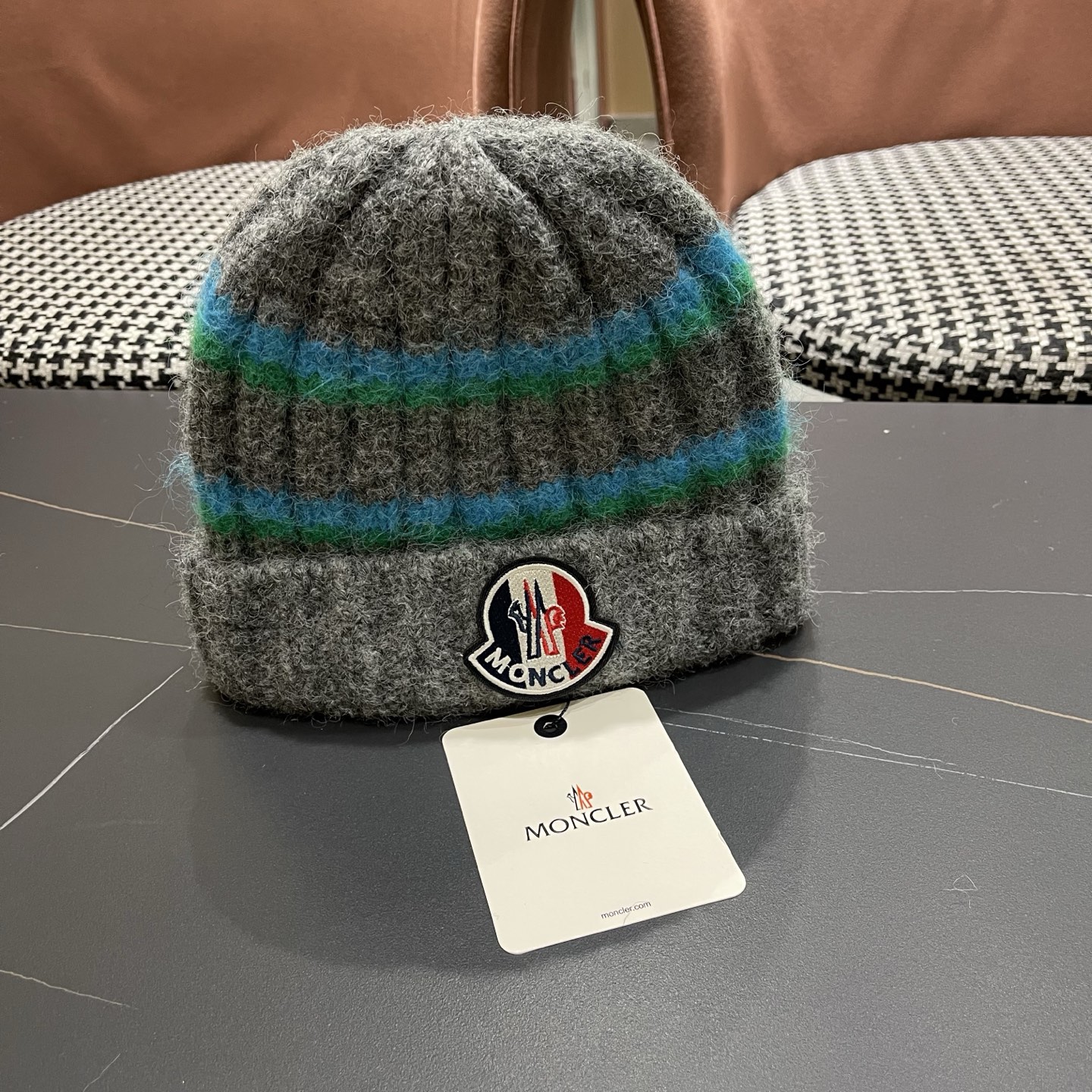 MONCLER蒙口针织毛线帽，好品质高端大气，超火爆💖质感很赞，出街超好搭配！时尚潮流！冬天必备单品，男