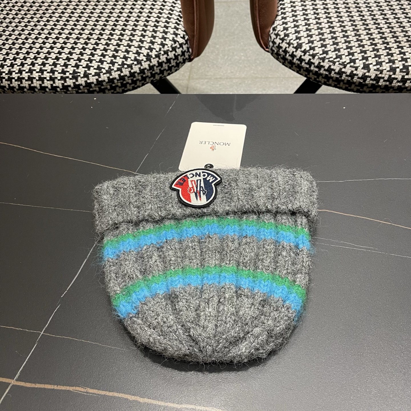 MONCLER蒙口针织毛线帽，好品质高端大气，超火爆💖质感很赞，出街超好搭配！时尚潮流！冬天必备单品，男