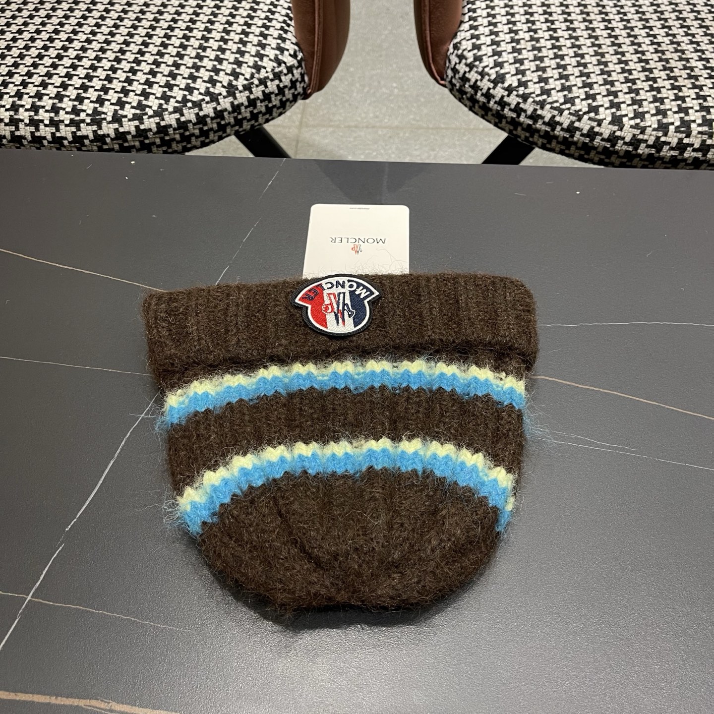 MONCLER蒙口针织毛线帽，好品质高端大气，超火爆💖质感很赞，出街超好搭配！时尚潮流！冬天必备单品，男