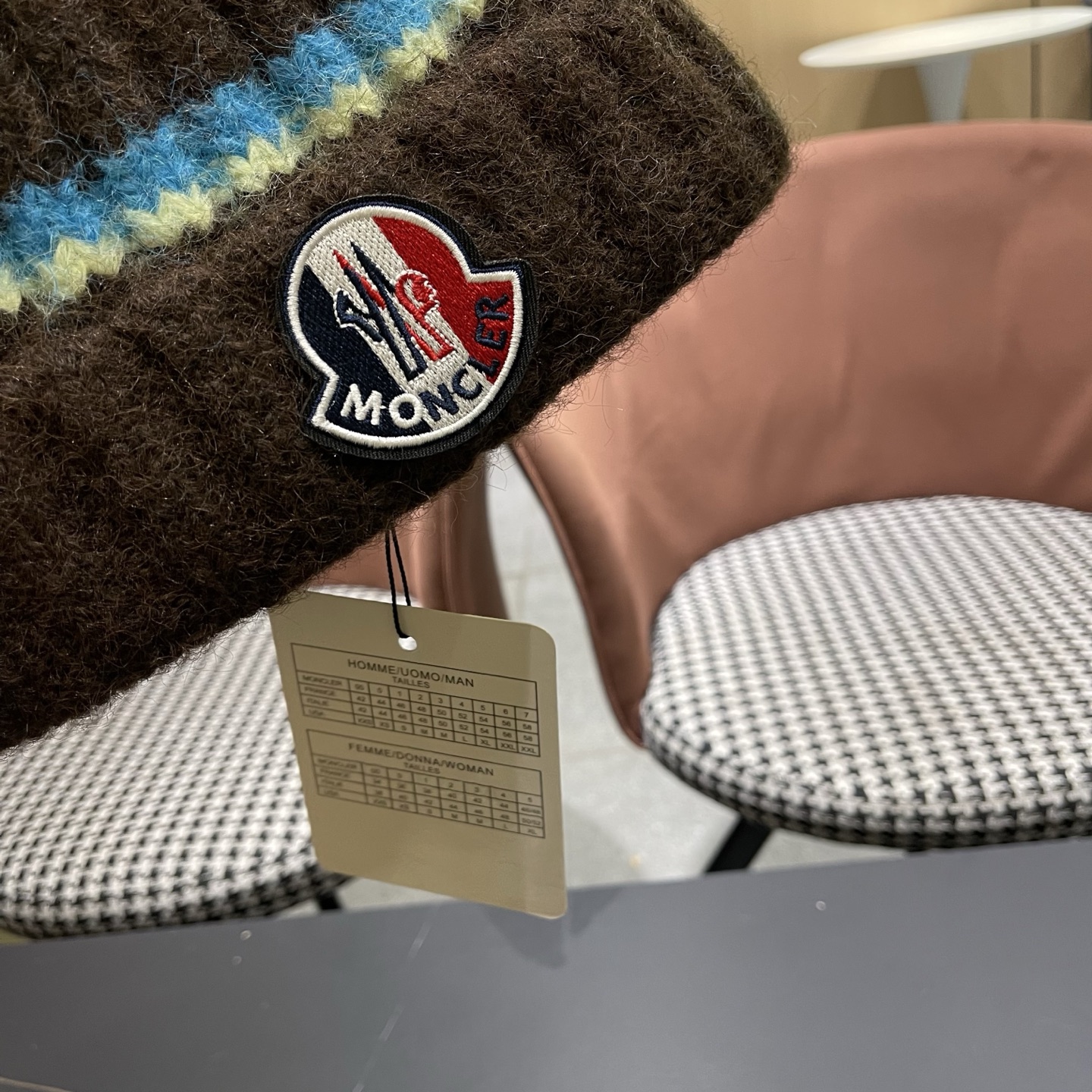 MONCLER蒙口针织毛线帽，好品质高端大气，超火爆💖质感很赞，出街超好搭配！时尚潮流！冬天必备单品，男