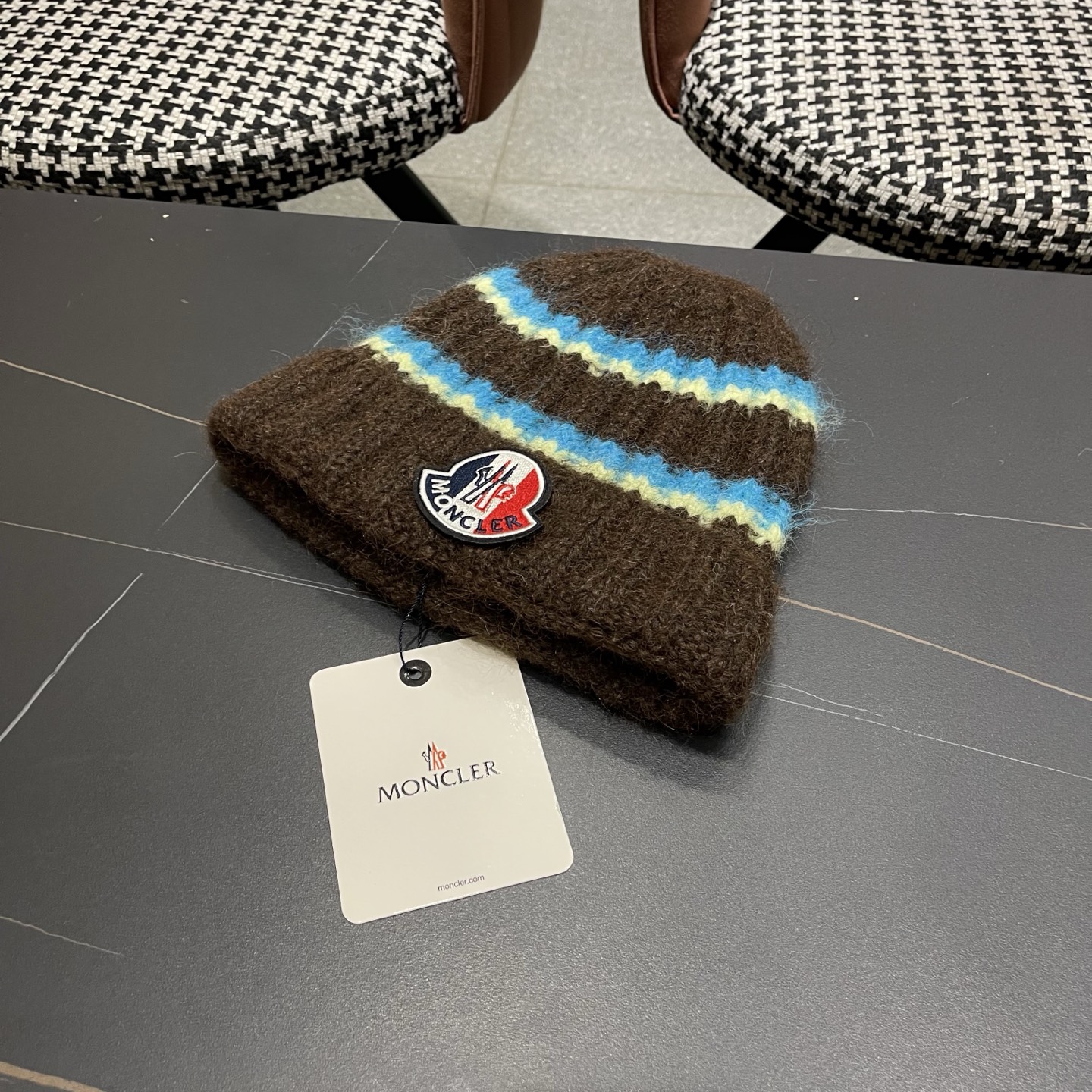 MONCLER蒙口针织毛线帽，好品质高端大气，超火爆💖质感很赞，出街超好搭配！时尚潮流！冬天必备单品，男