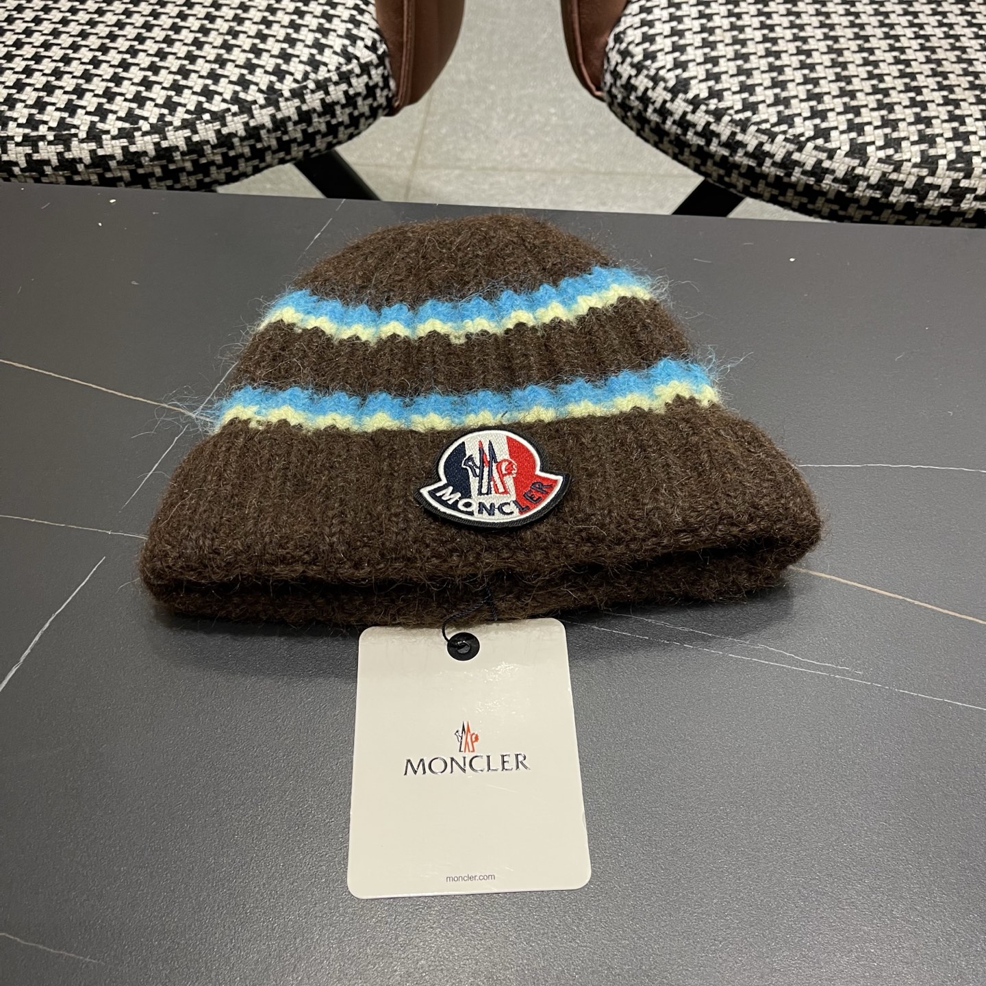 MONCLER蒙口针织毛线帽，好品质高端大气，超火爆💖质感很赞，出街超好搭配！时尚潮流！冬天必备单品，男