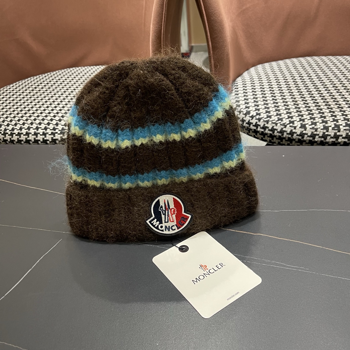MONCLER蒙口针织毛线帽，好品质高端大气，超火爆💖质感很赞，出街超好搭配！时尚潮流！冬天必备单品，男
