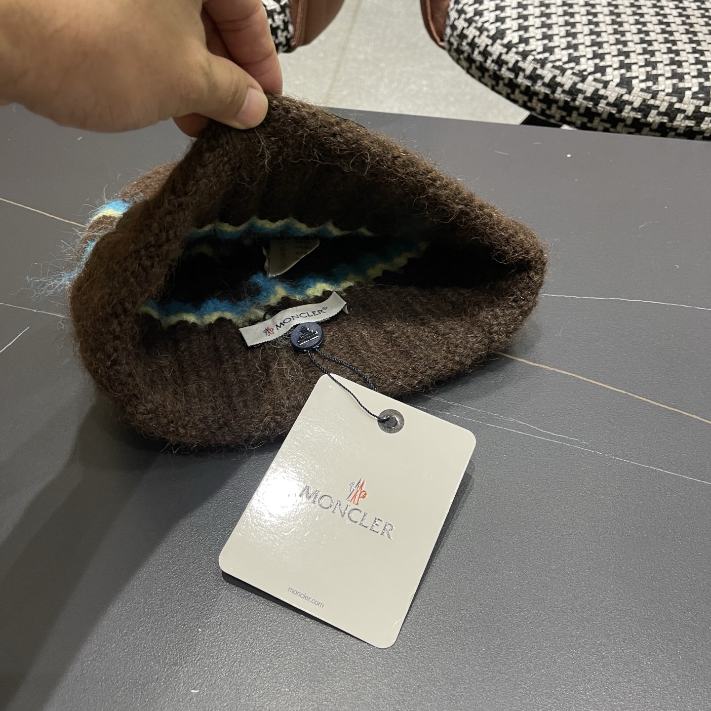 MONCLER蒙口针织毛线帽，好品质高端大气，超火爆💖质感很赞，出街超好搭配！时尚潮流！冬天必备单品，男