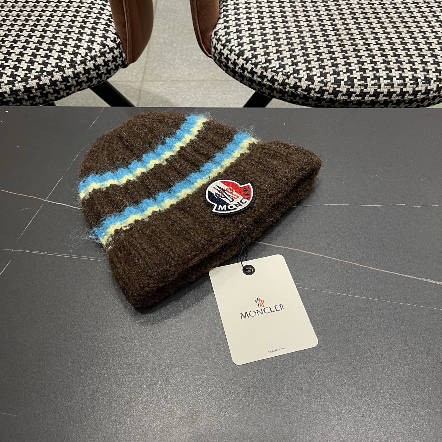 MONCLER蒙口针织毛线帽，好品质高端大气，超火爆💖质感很赞，出街超好搭配！时尚潮流！冬天必备单品，男