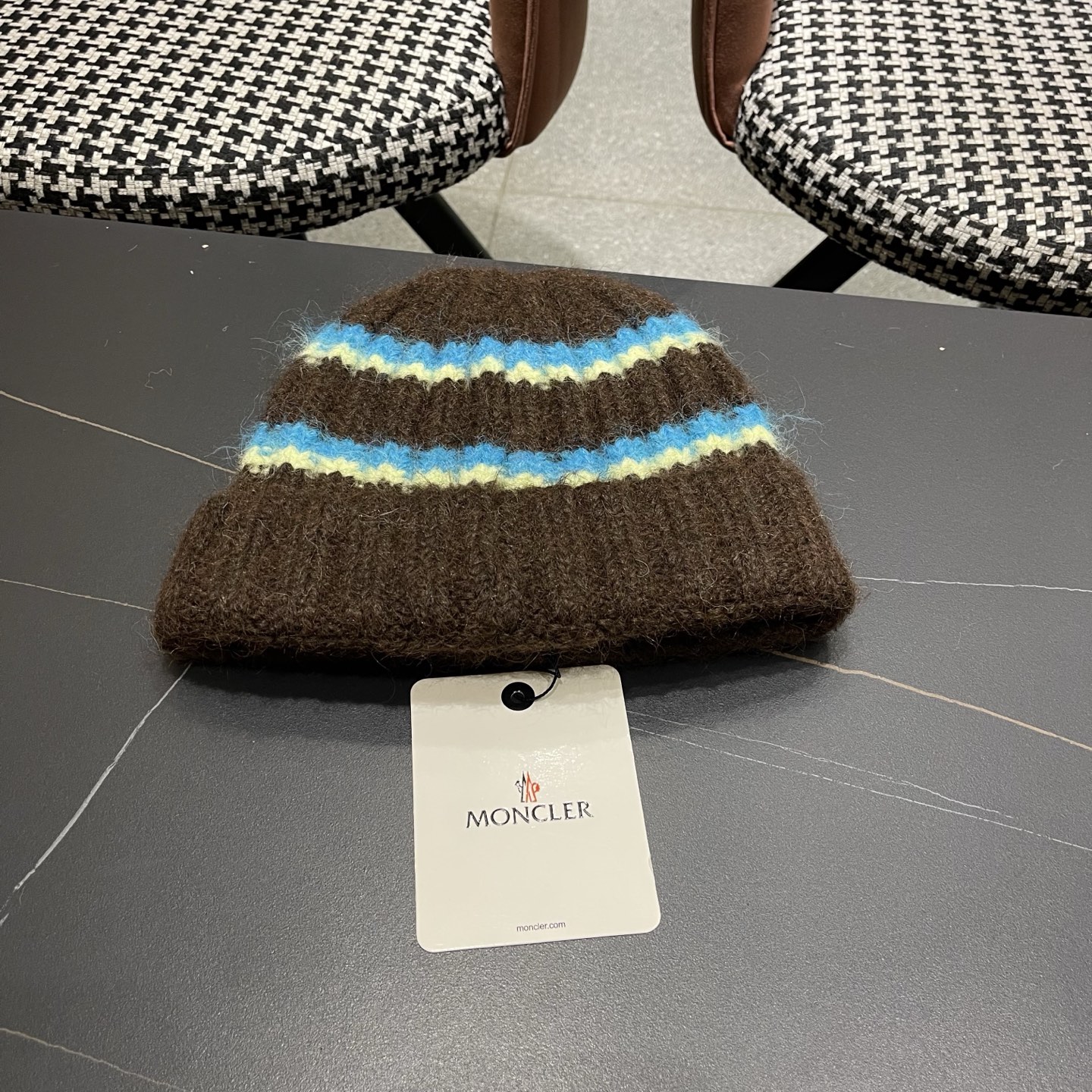 MONCLER蒙口针织毛线帽，好品质高端大气，超火爆💖质感很赞，出街超好搭配！时尚潮流！冬天必备单品，男