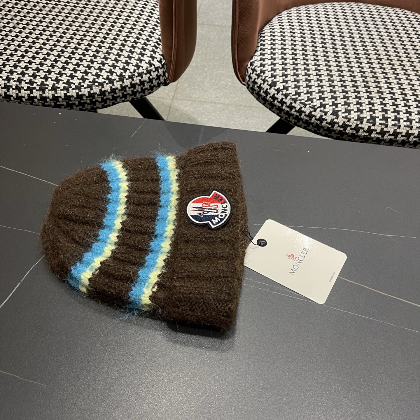 MONCLER蒙口针织毛线帽，好品质高端大气，超火爆💖质感很赞，出街超好搭配！时尚潮流！冬天必备单品，男