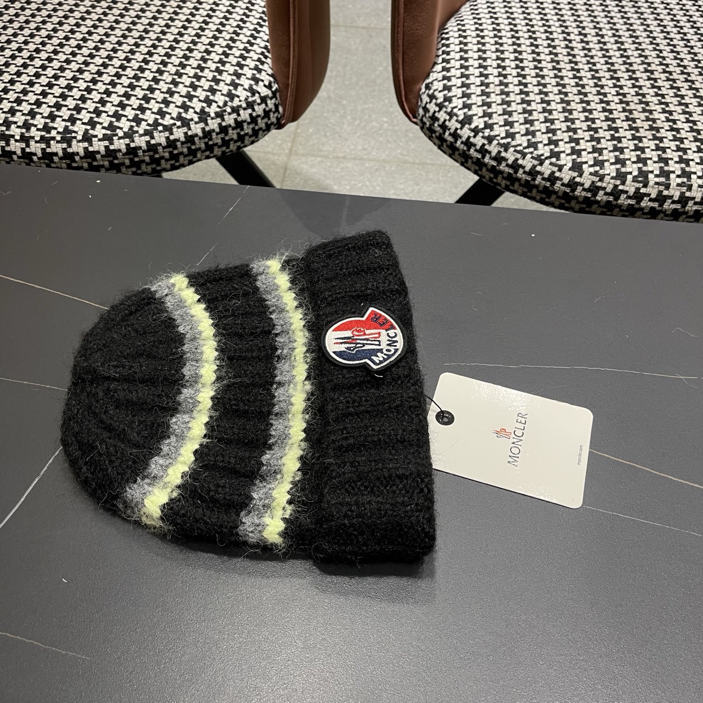 MONCLER蒙口针织毛线帽，好品质高端大气，超火爆💖质感很赞，出街超好搭配！时尚潮流！冬天必备单品，男