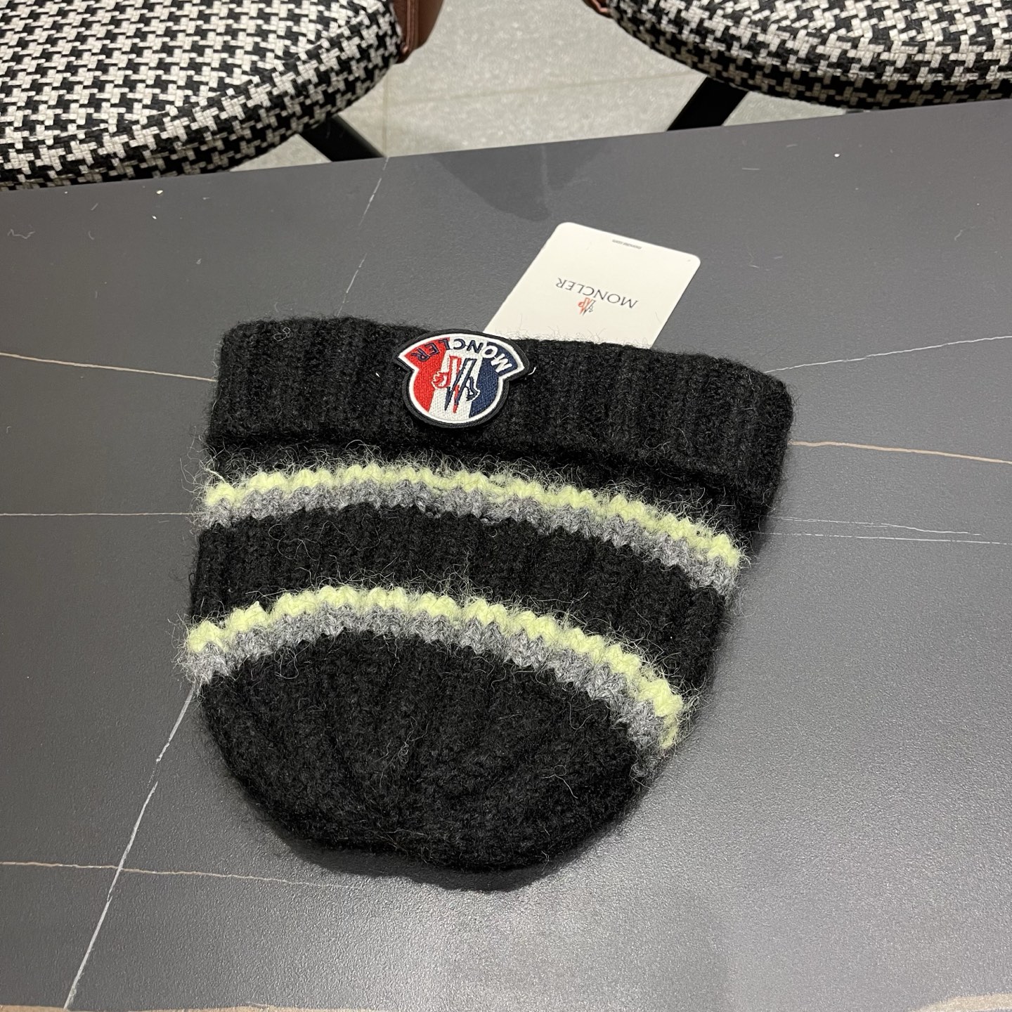 MONCLER蒙口针织毛线帽，好品质高端大气，超火爆💖质感很赞，出街超好搭配！时尚潮流！冬天必备单品，男