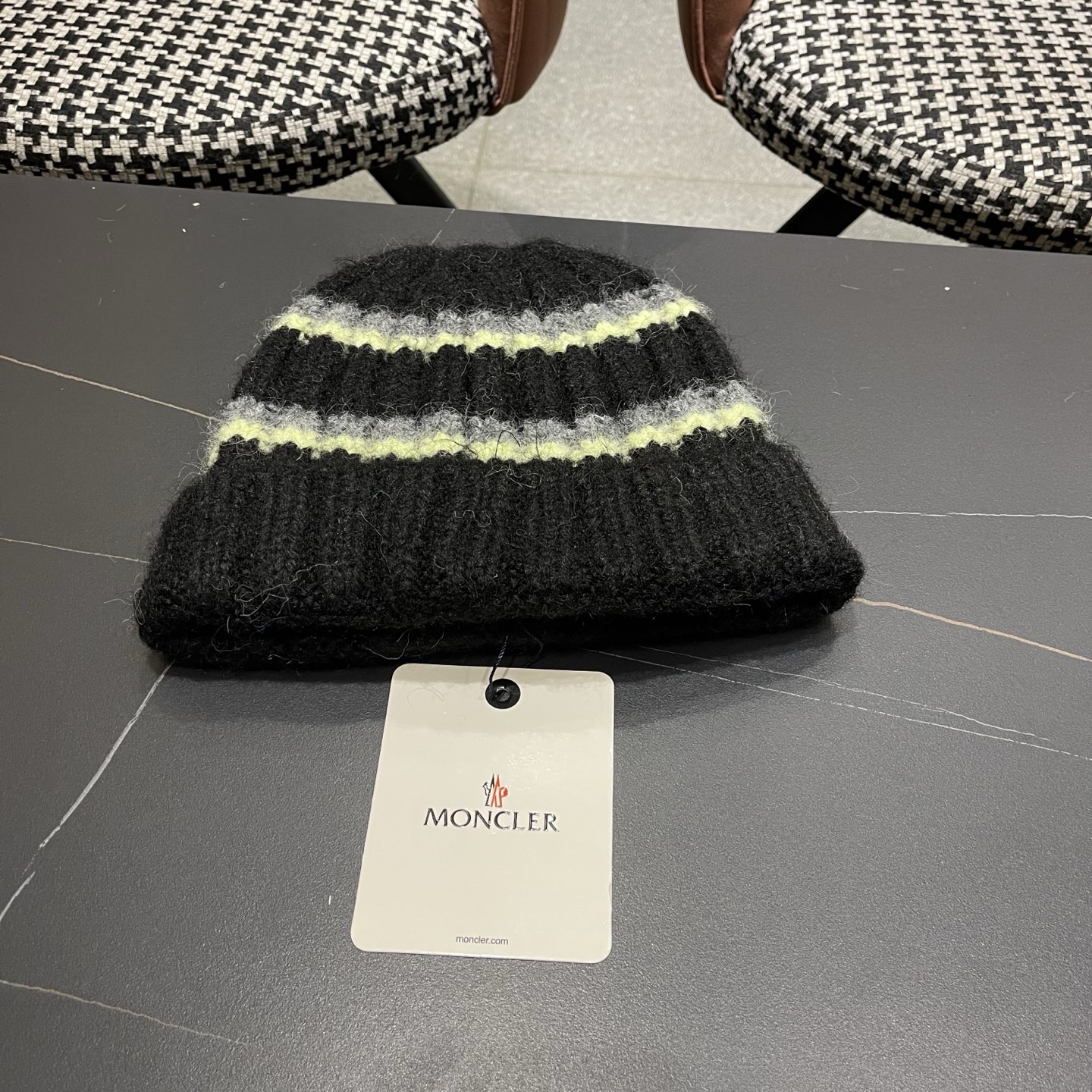 MONCLER蒙口针织毛线帽，好品质高端大气，超火爆💖质感很赞，出街超好搭配！时尚潮流！冬天必备单品，男