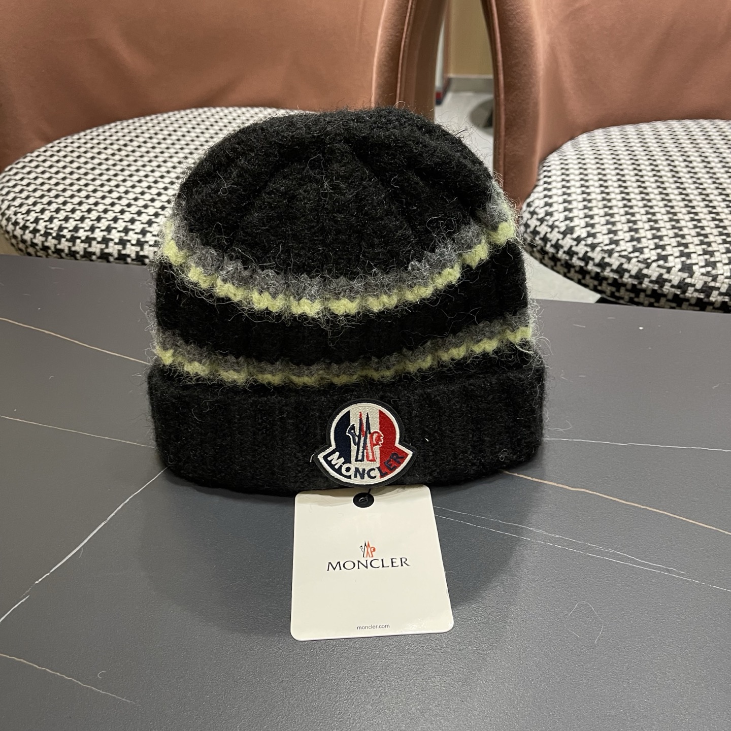 MONCLER蒙口针织毛线帽，好品质高端大气，超火爆💖质感很赞，出街超好搭配！时尚潮流！冬天必备单品，男