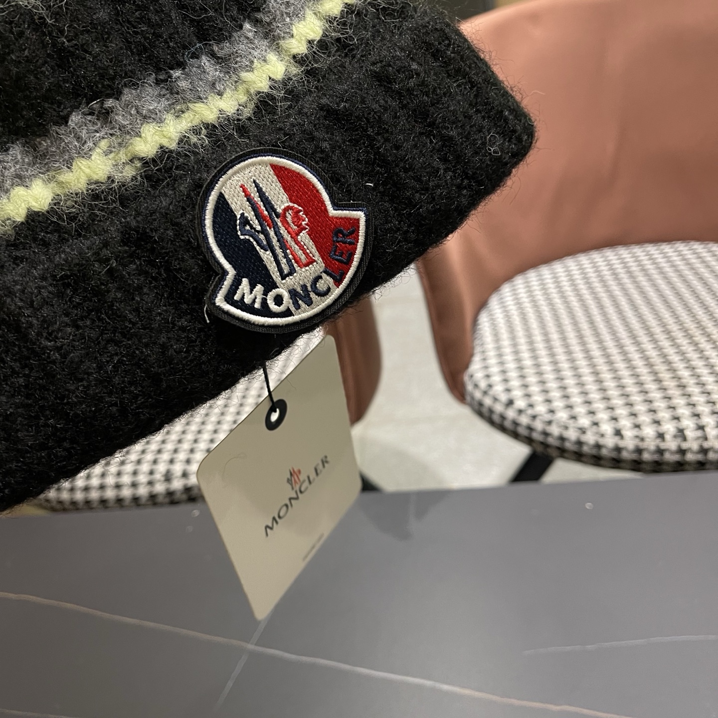 MONCLER蒙口针织毛线帽，好品质高端大气，超火爆💖质感很赞，出街超好搭配！时尚潮流！冬天必备单品，男