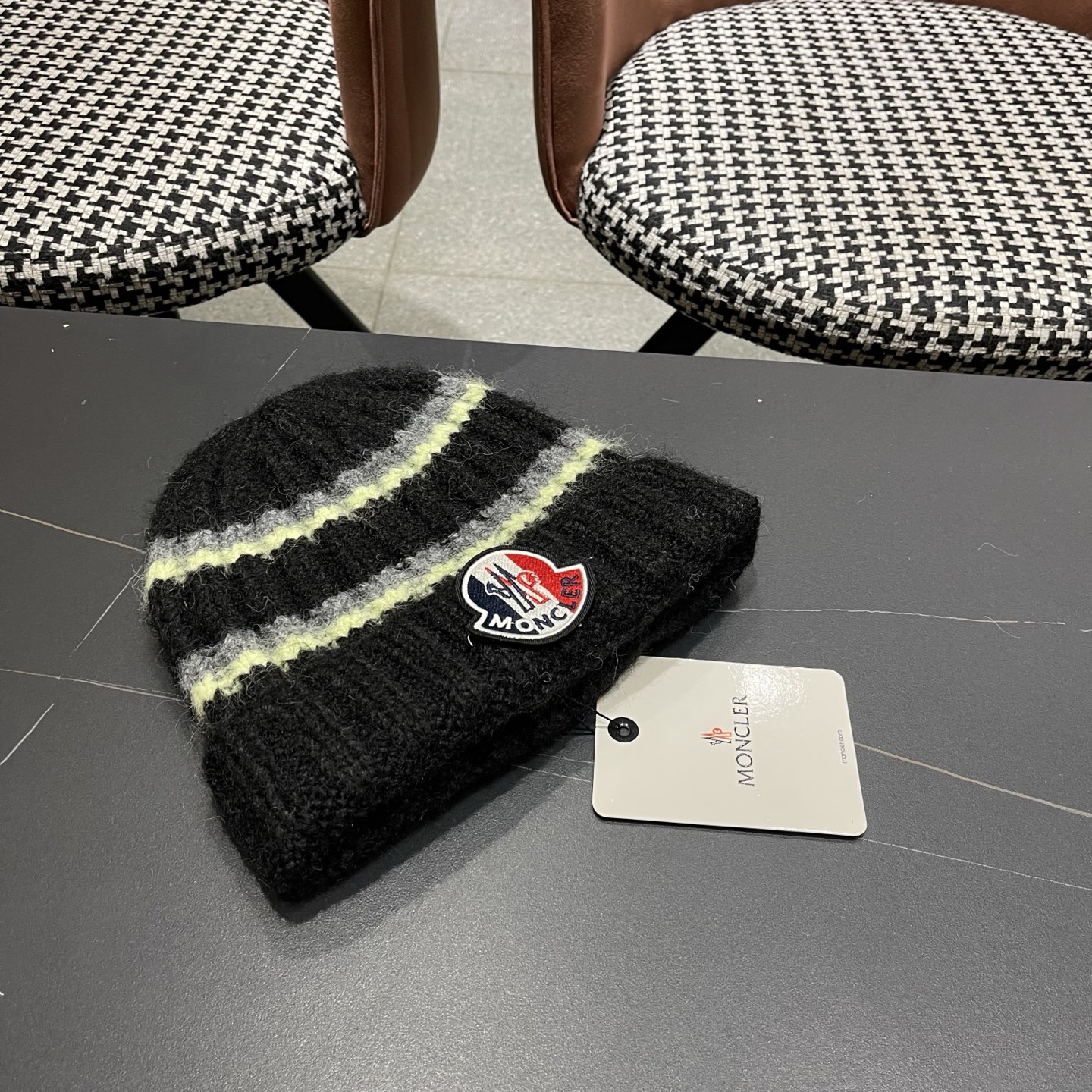 MONCLER蒙口针织毛线帽，好品质高端大气，超火爆💖质感很赞，出街超好搭配！时尚潮流！冬天必备单品，男