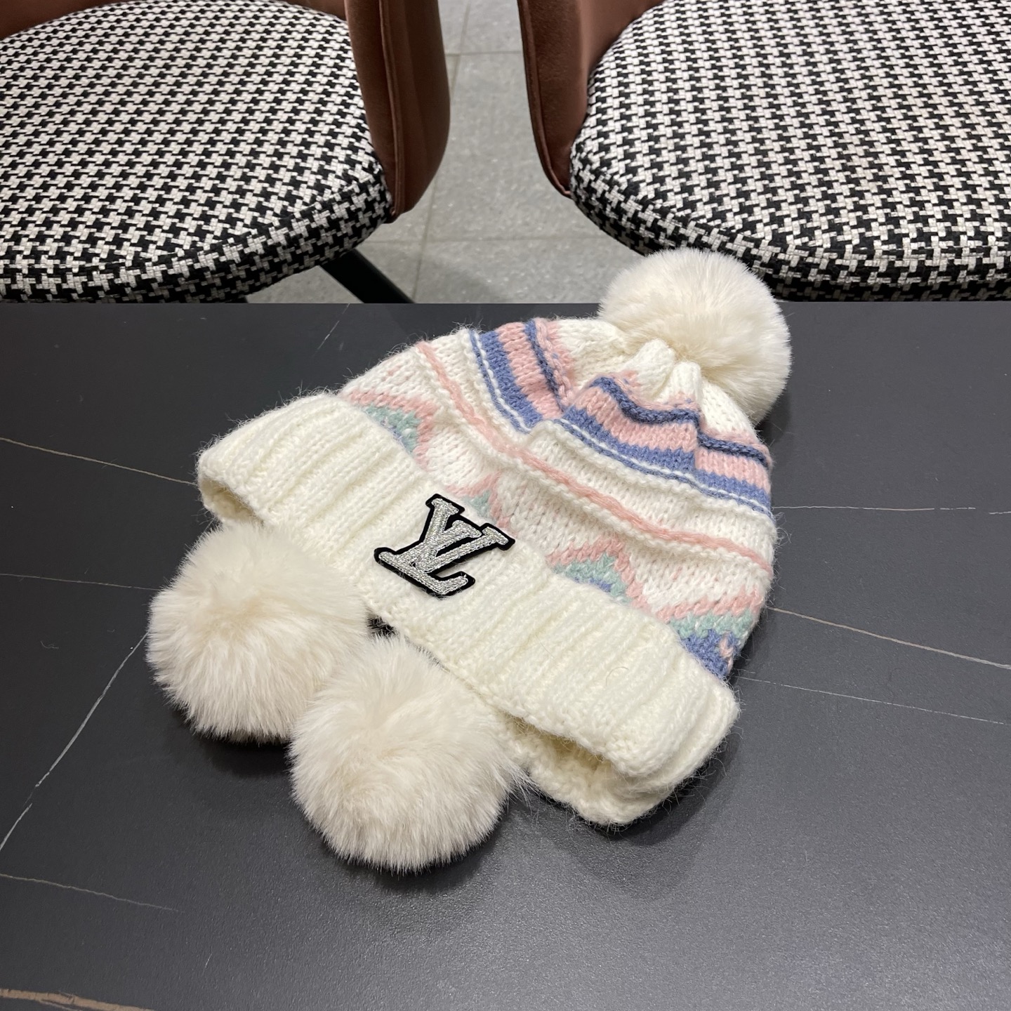 Lv路易威登毛绒护耳帽女冬天网红保暖帽子雷锋帽