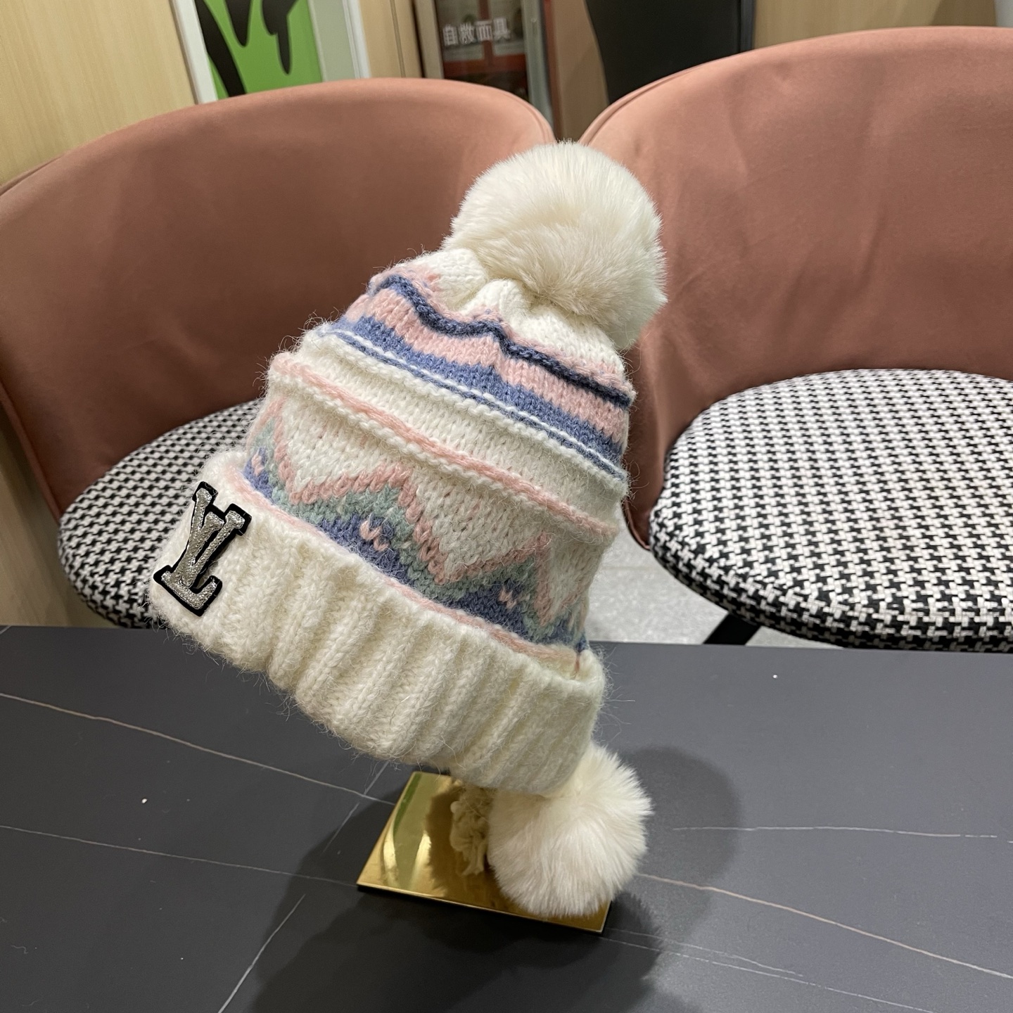 Lv路易威登毛绒护耳帽女冬天网红保暖帽子雷锋帽