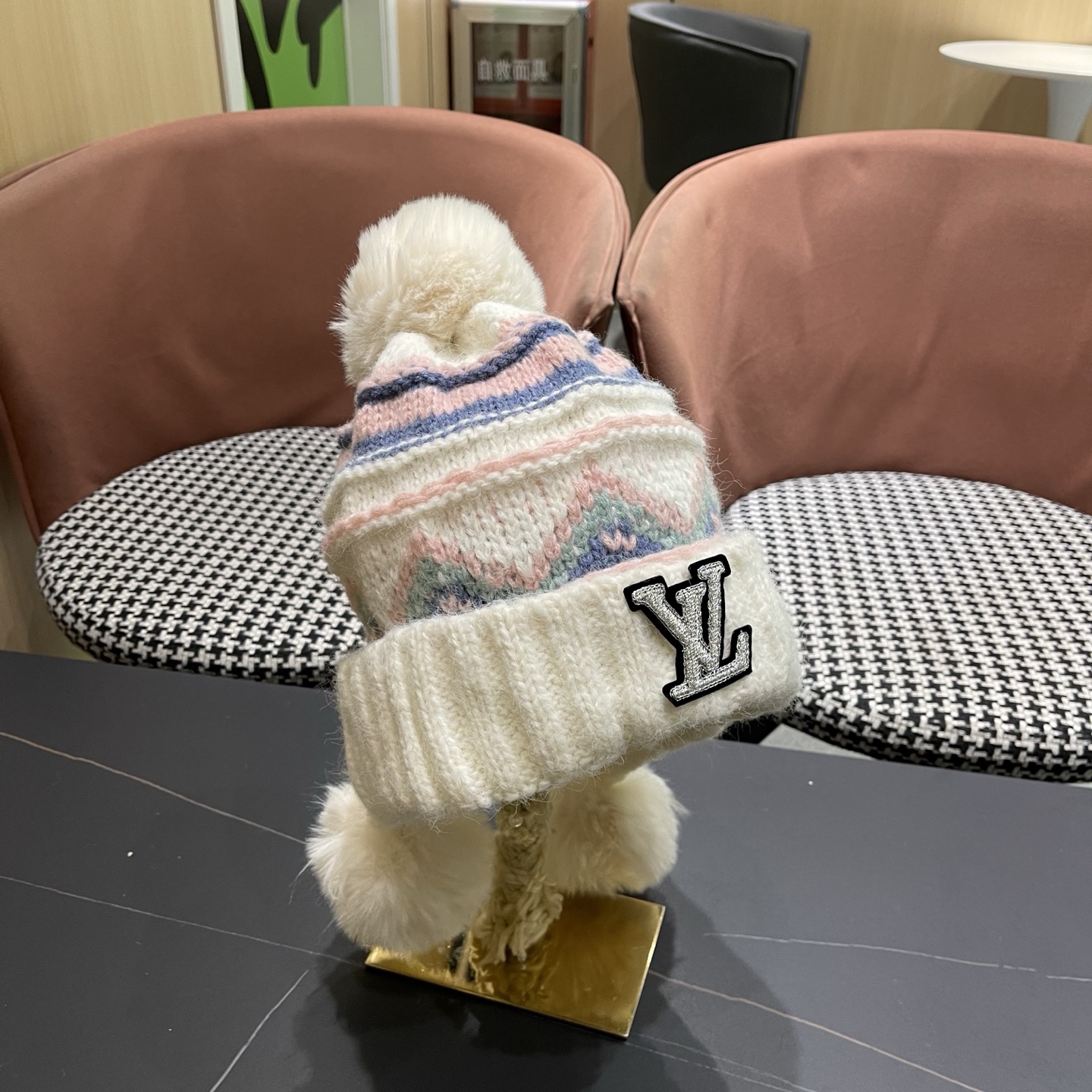 Lv路易威登毛绒护耳帽女冬天网红保暖帽子雷锋帽