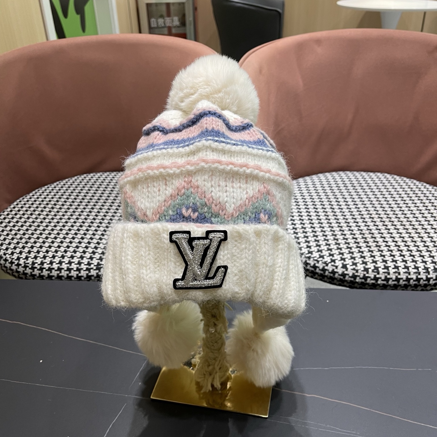 Lv路易威登毛绒护耳帽女冬天网红保暖帽子雷锋帽