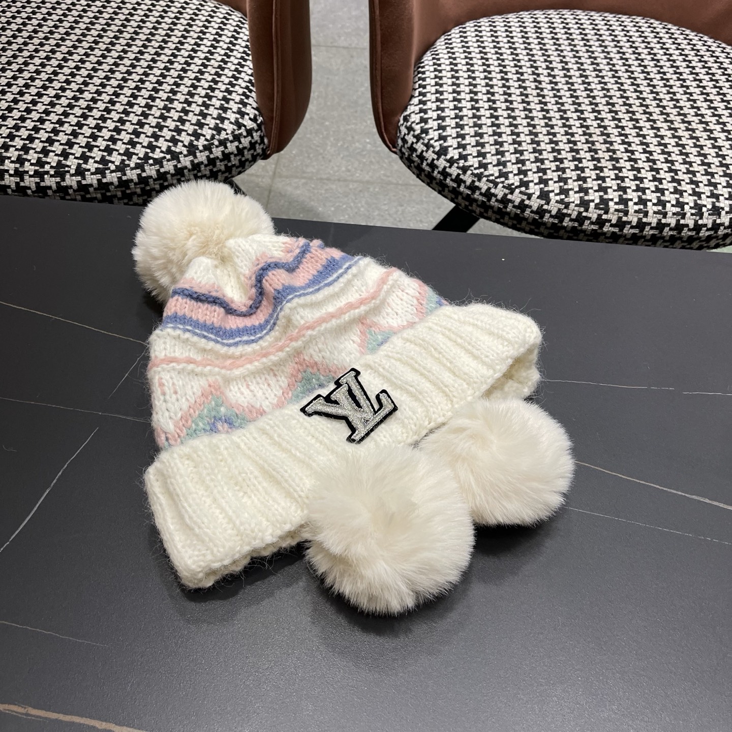 Lv路易威登毛绒护耳帽女冬天网红保暖帽子雷锋帽