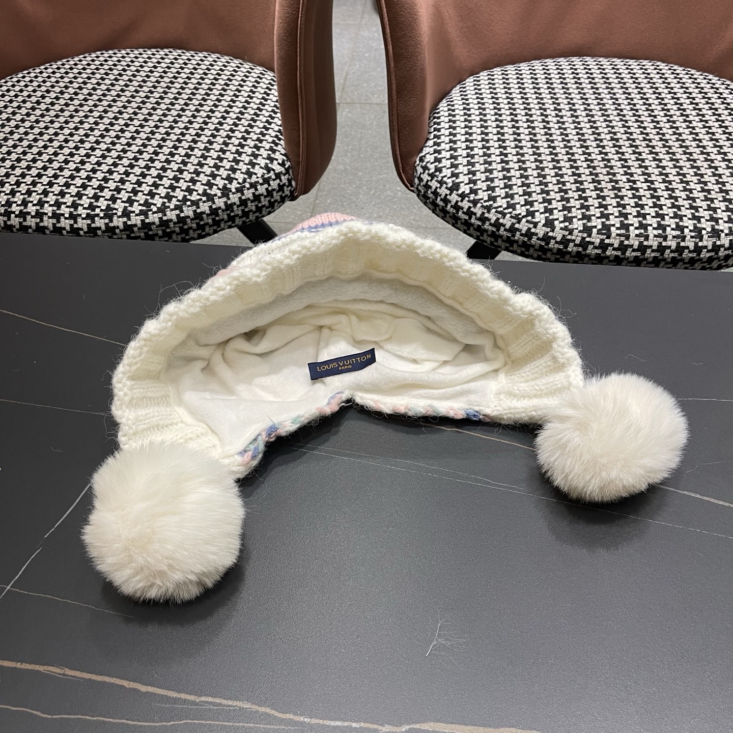 Lv路易威登毛绒护耳帽女冬天网红保暖帽子雷锋帽