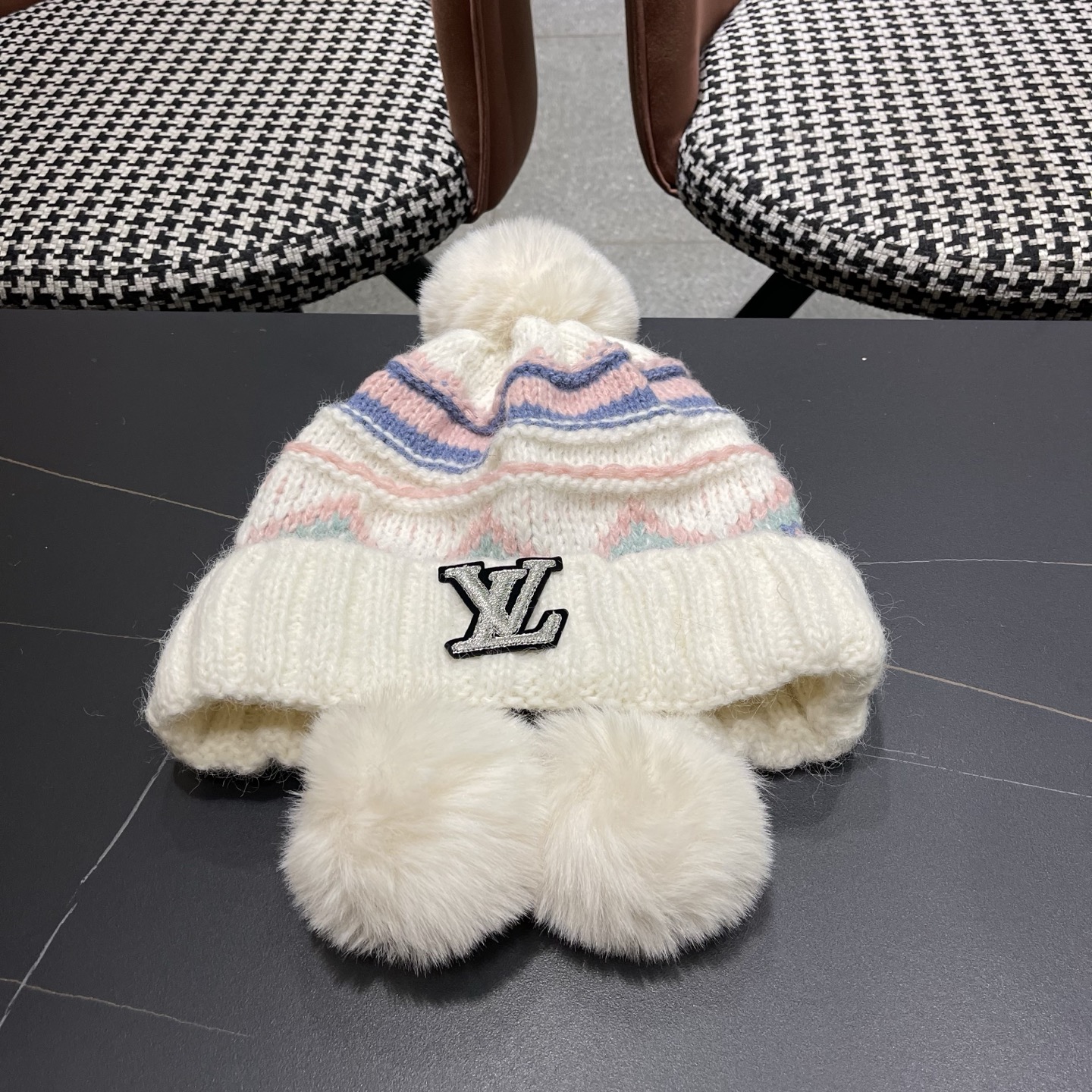 Lv路易威登毛绒护耳帽女冬天网红保暖帽子雷锋帽