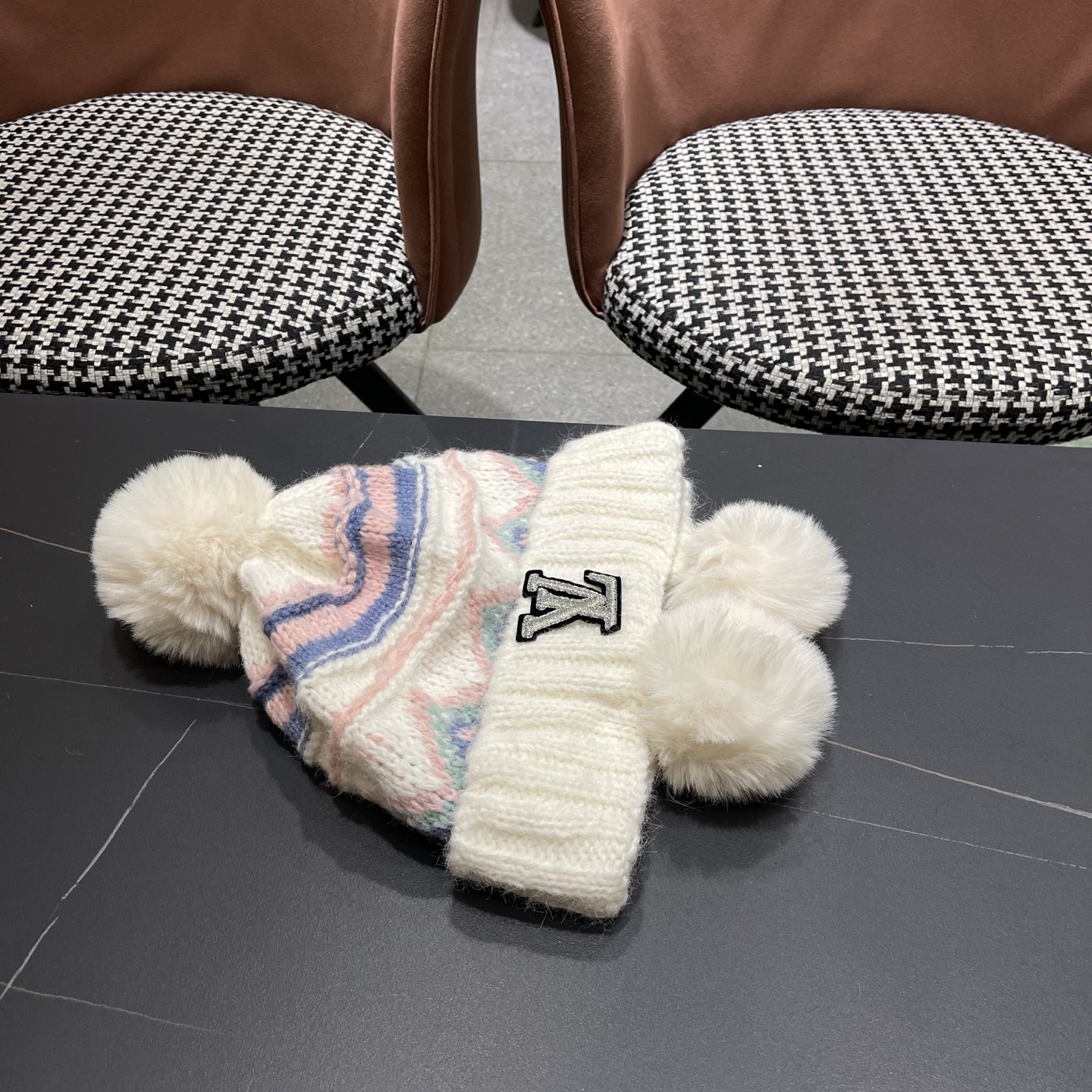 Lv路易威登毛绒护耳帽女冬天网红保暖帽子雷锋帽