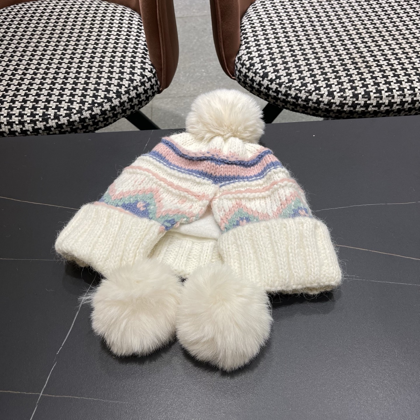 Lv路易威登毛绒护耳帽女冬天网红保暖帽子雷锋帽