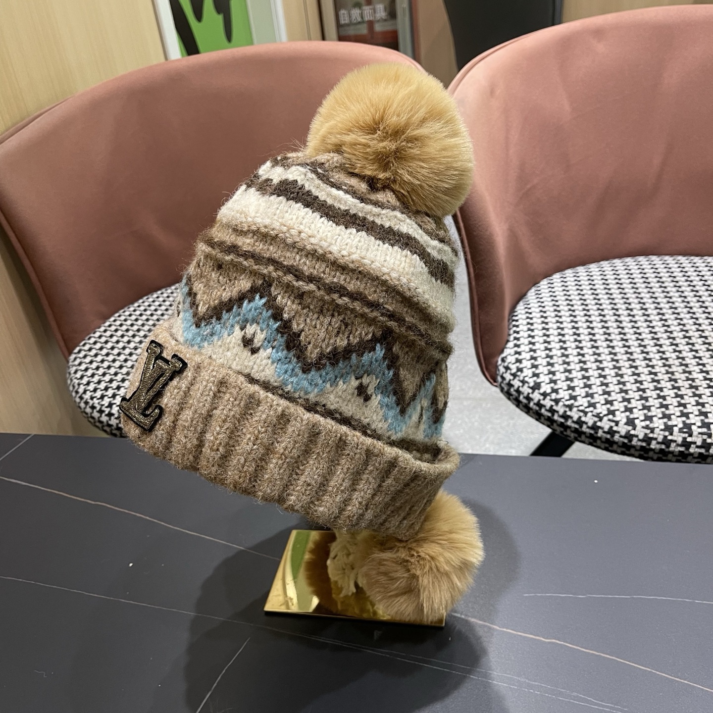 Lv路易威登毛绒护耳帽女冬天网红保暖帽子雷锋帽