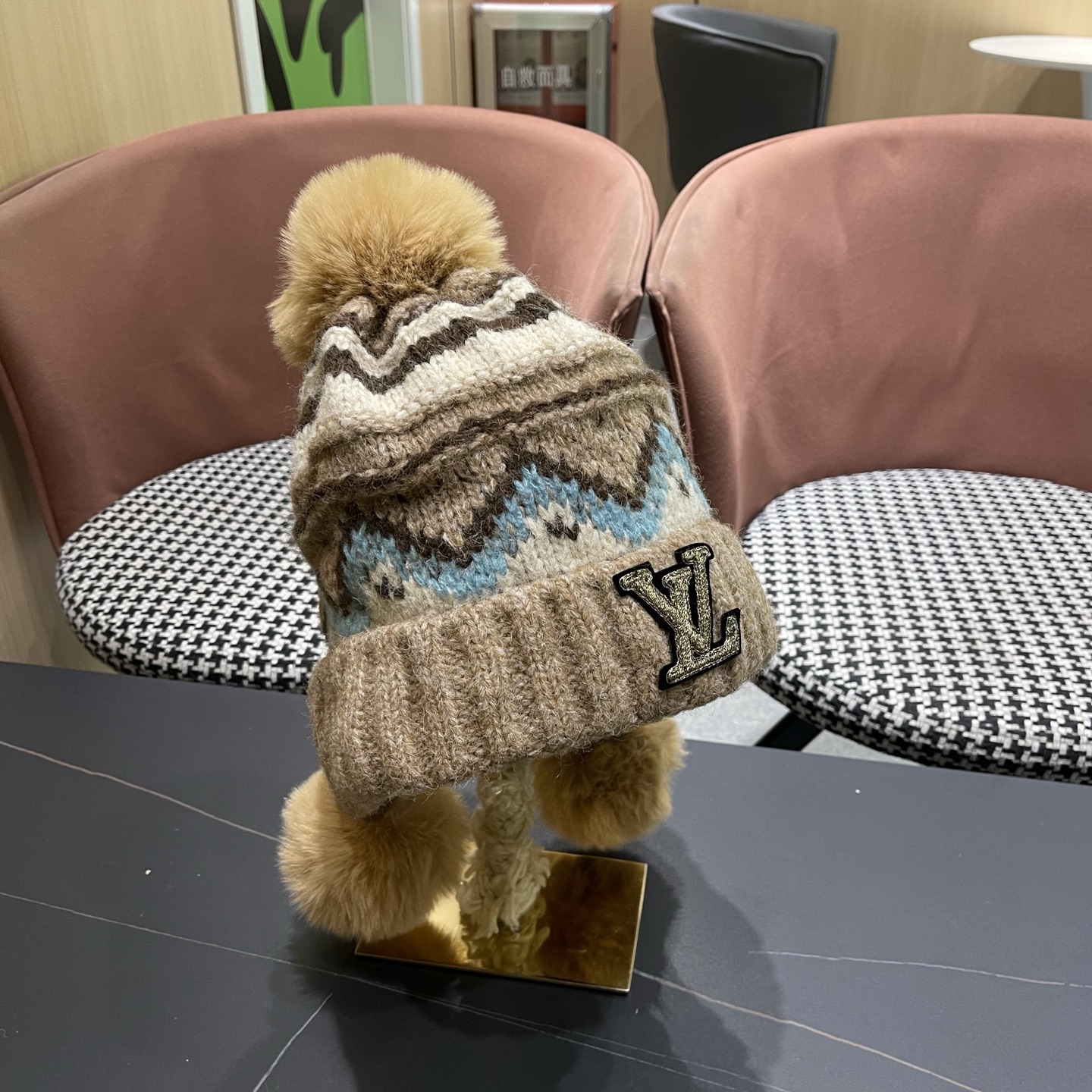 Lv路易威登毛绒护耳帽女冬天网红保暖帽子雷锋帽