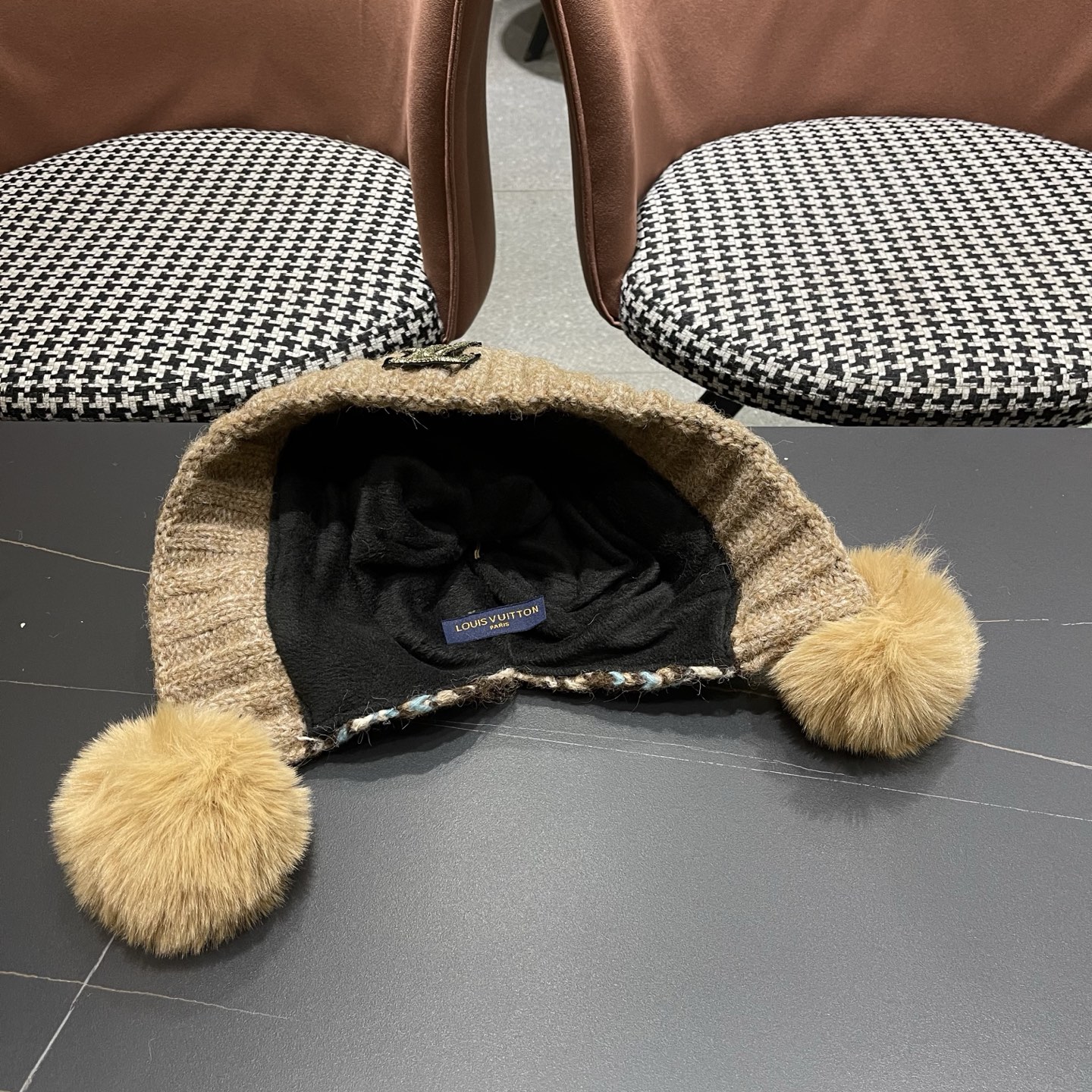 Lv路易威登毛绒护耳帽女冬天网红保暖帽子雷锋帽