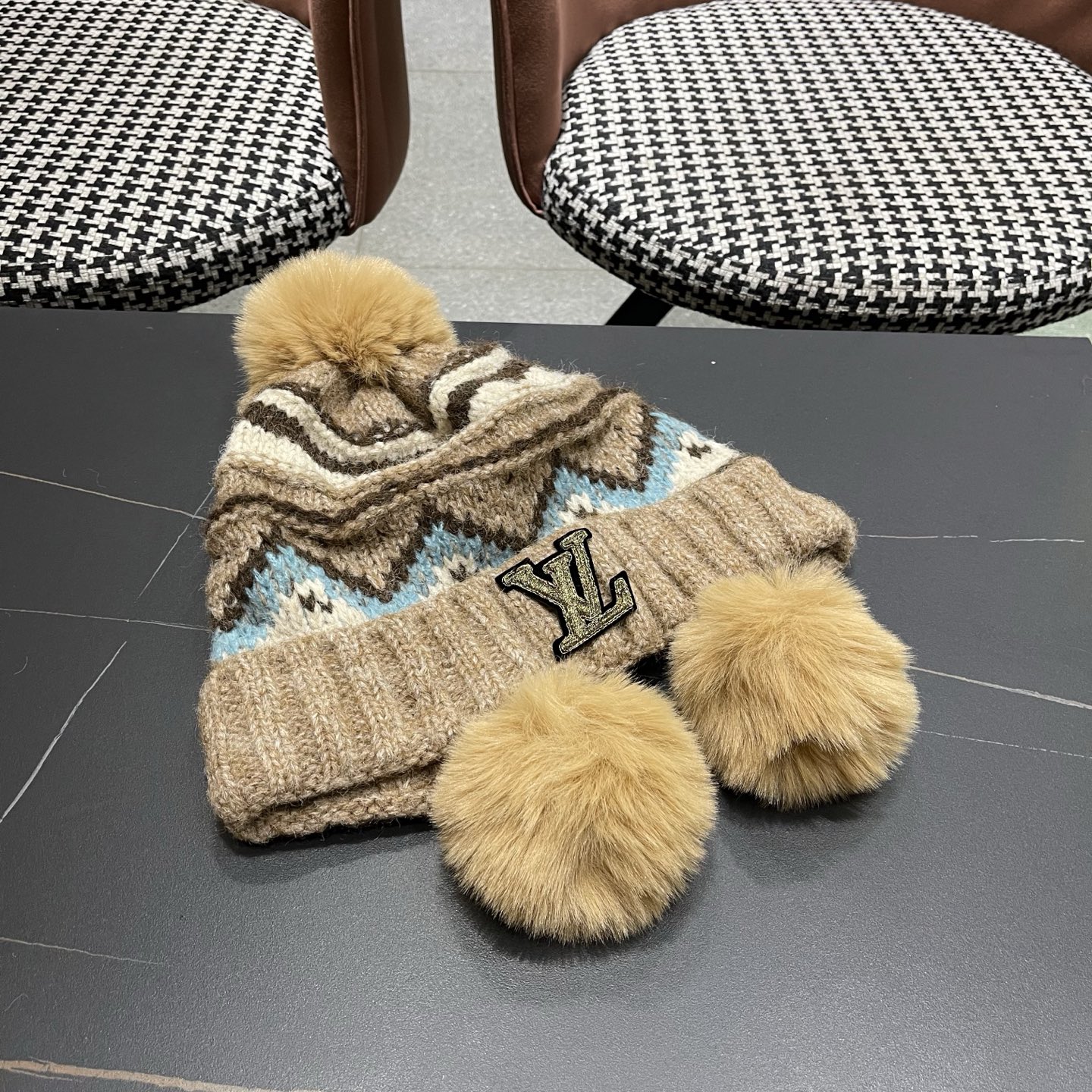 Lv路易威登毛绒护耳帽女冬天网红保暖帽子雷锋帽