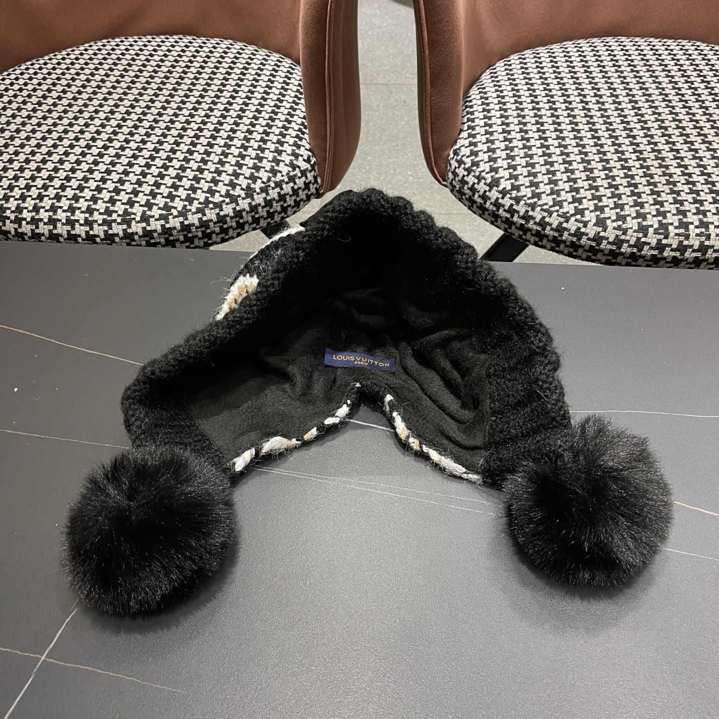 Lv路易威登毛绒护耳帽女冬天网红保暖帽子雷锋帽