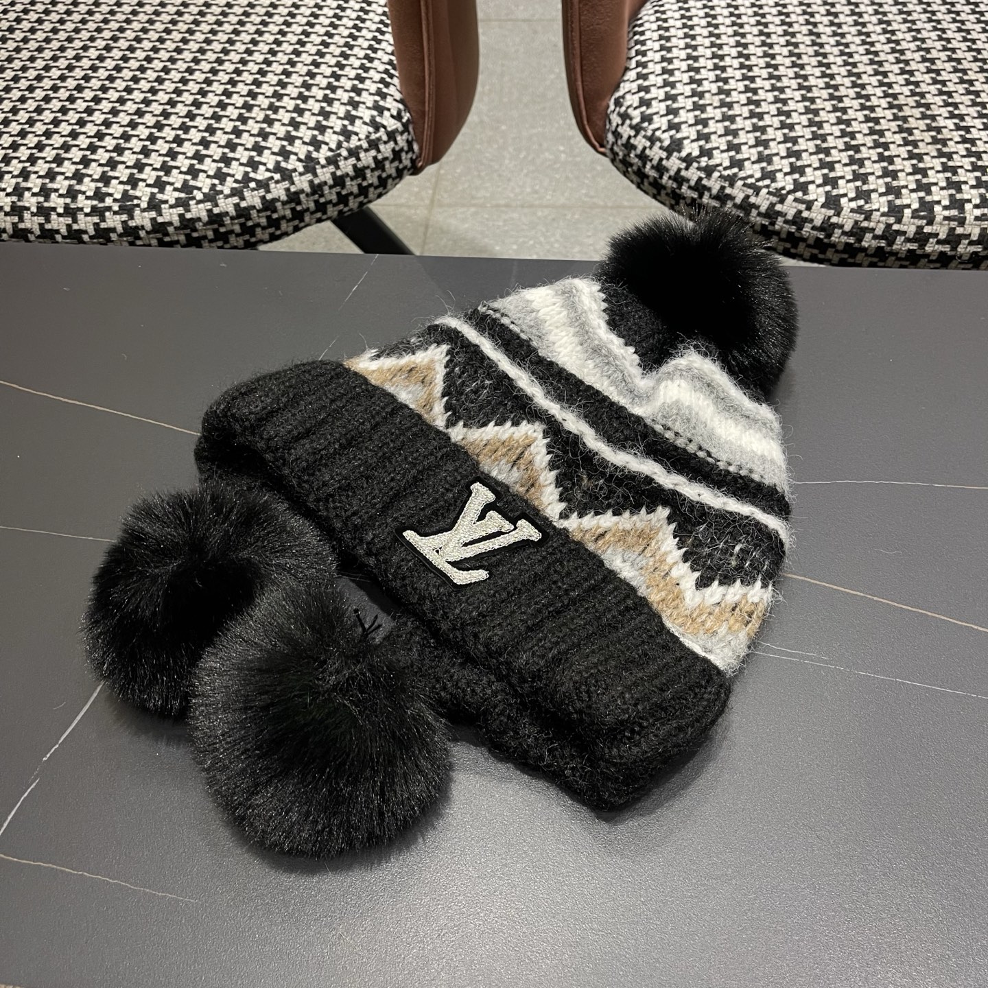 Lv路易威登毛绒护耳帽女冬天网红保暖帽子雷锋帽