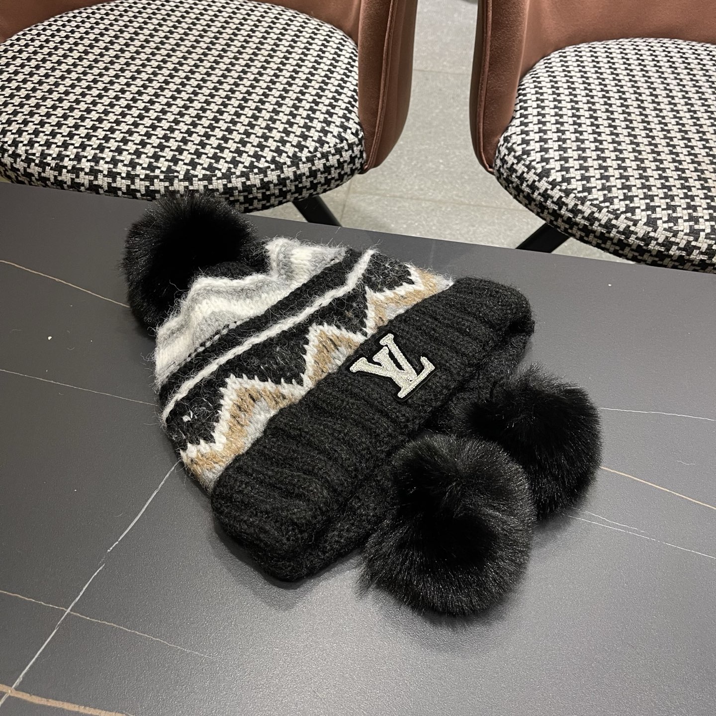 Lv路易威登毛绒护耳帽女冬天网红保暖帽子雷锋帽