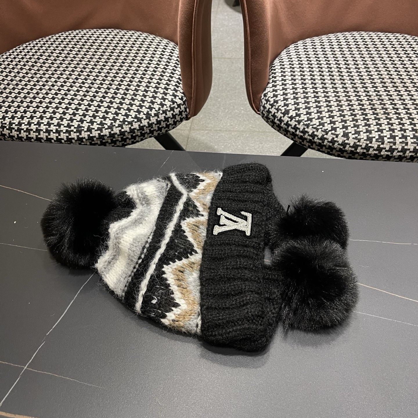 Lv路易威登毛绒护耳帽女冬天网红保暖帽子雷锋帽