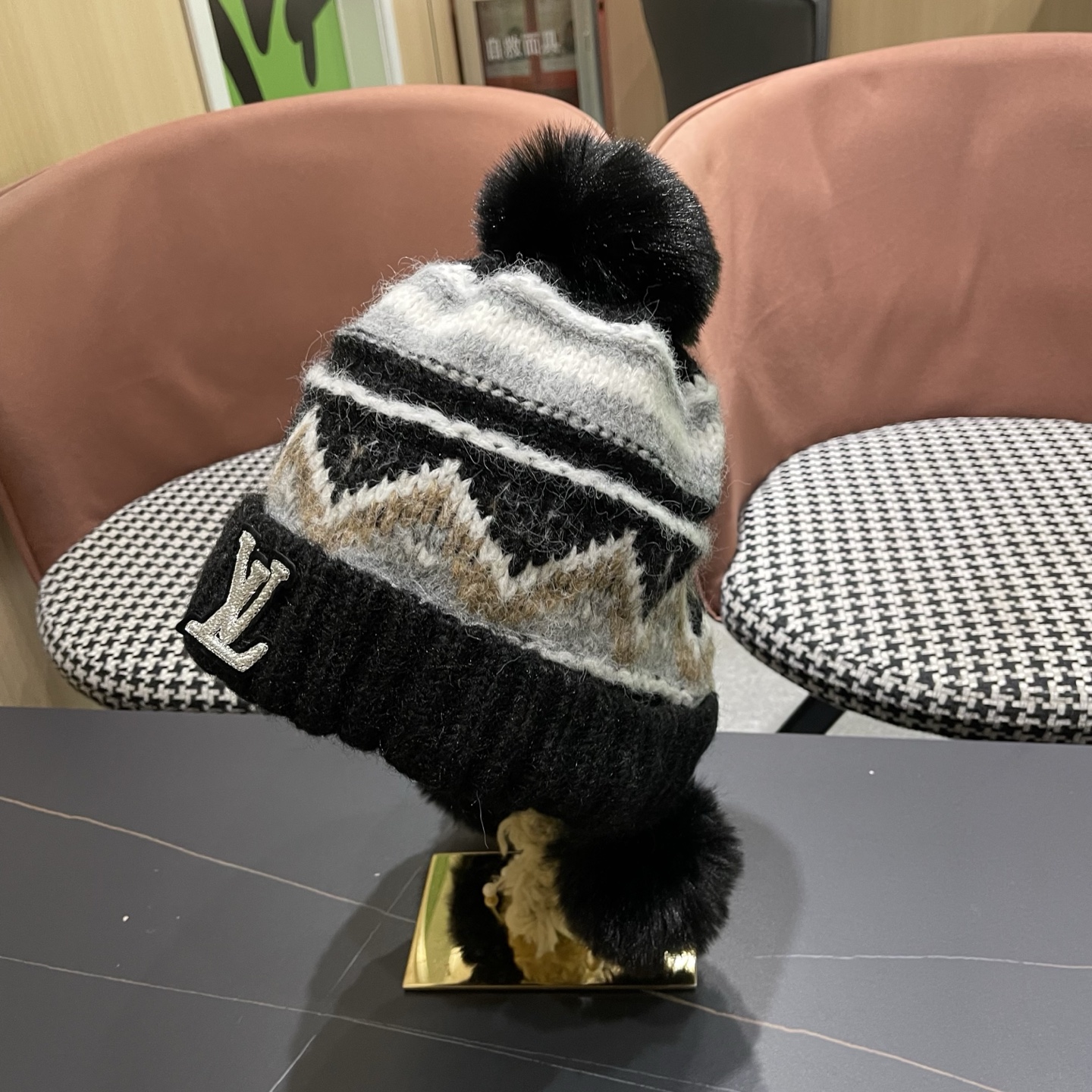 Lv路易威登毛绒护耳帽女冬天网红保暖帽子雷锋帽