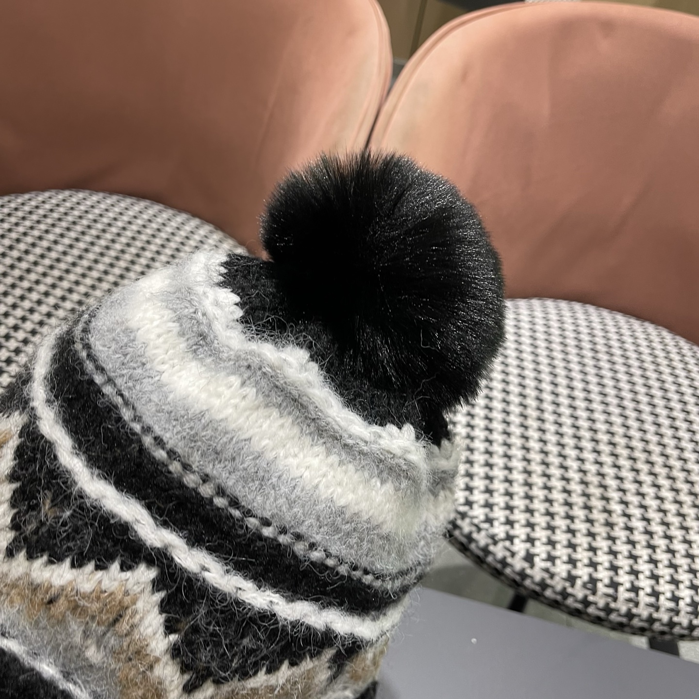 Lv路易威登毛绒护耳帽女冬天网红保暖帽子雷锋帽