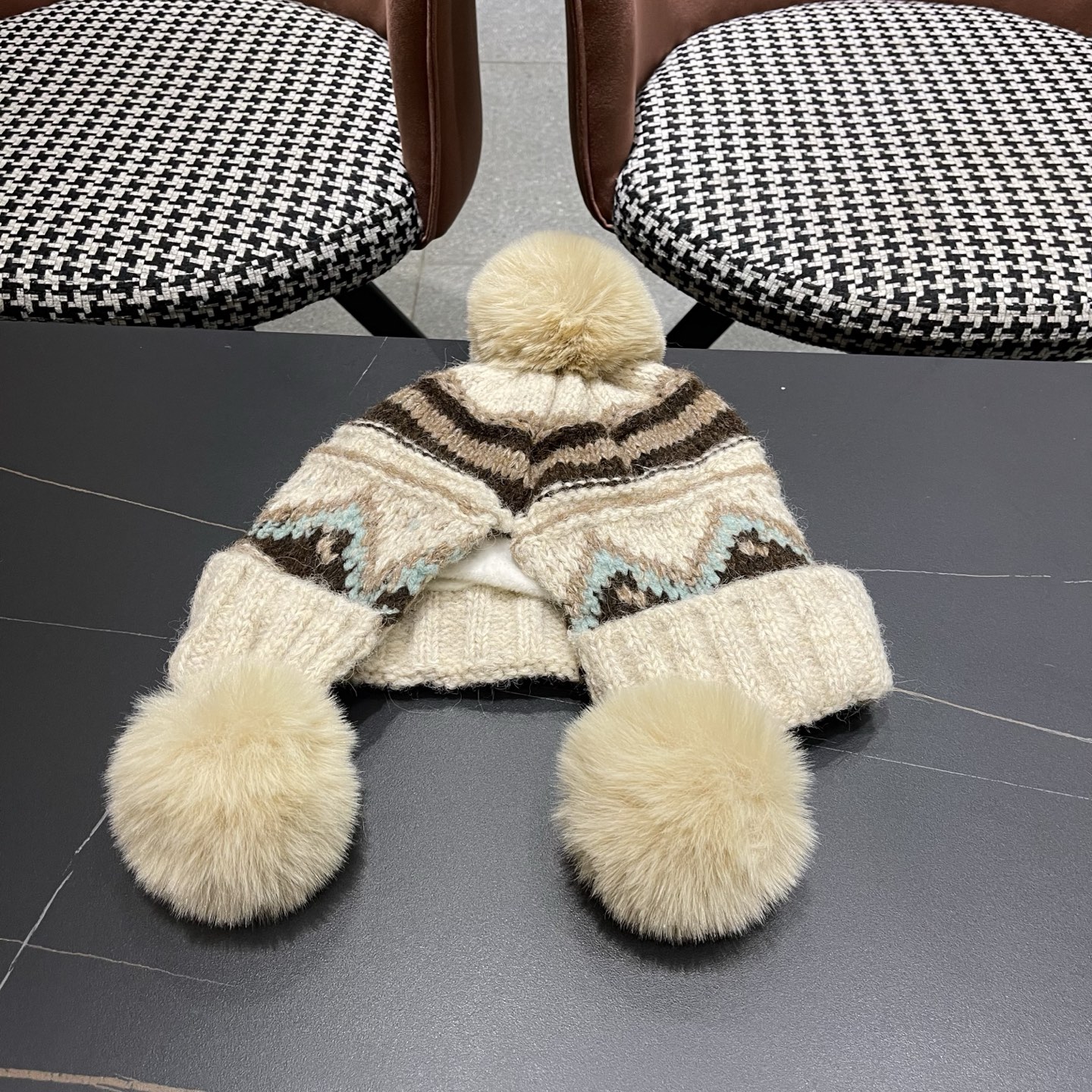 Lv路易威登毛绒护耳帽女冬天网红保暖帽子雷锋帽