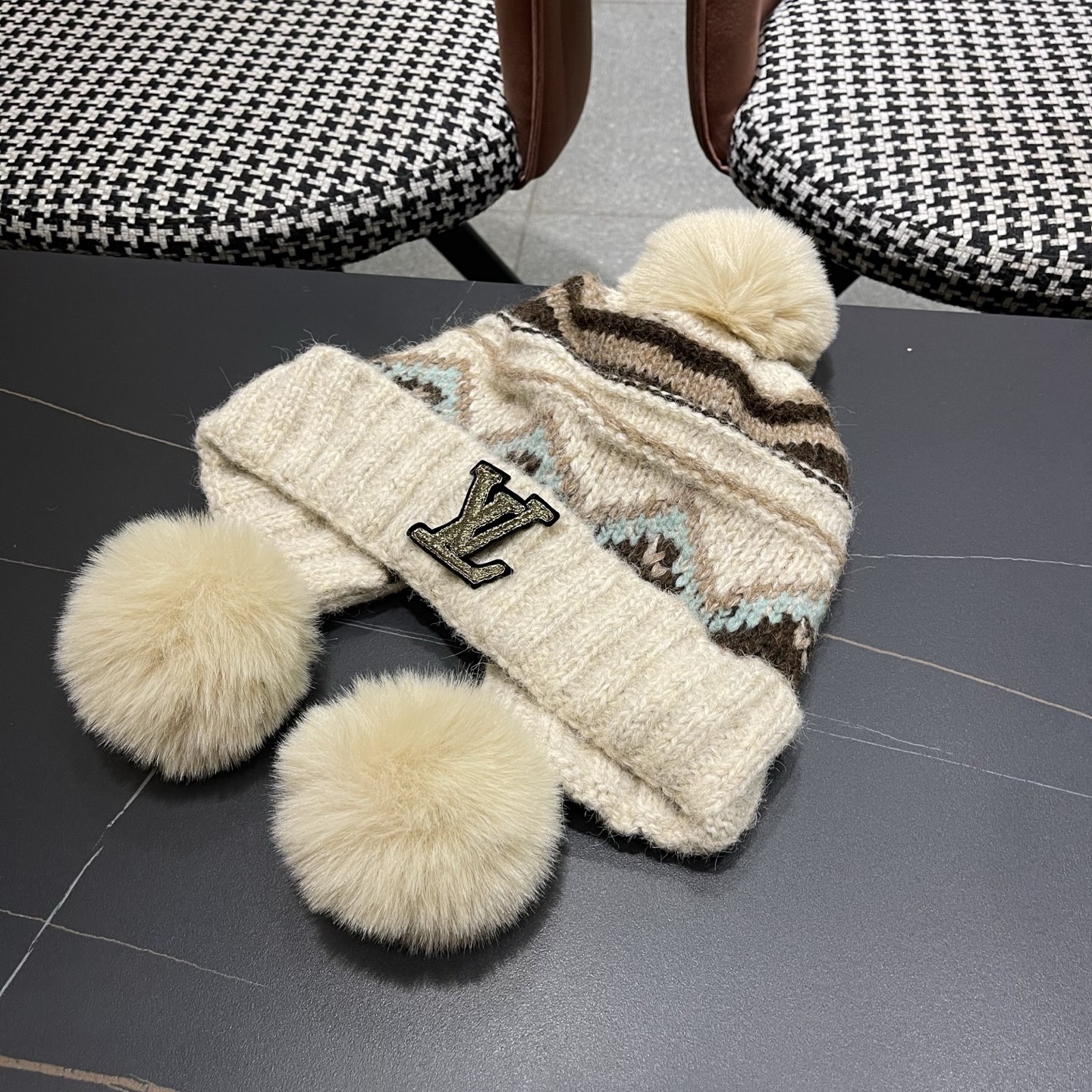 Lv路易威登毛绒护耳帽女冬天网红保暖帽子雷锋帽