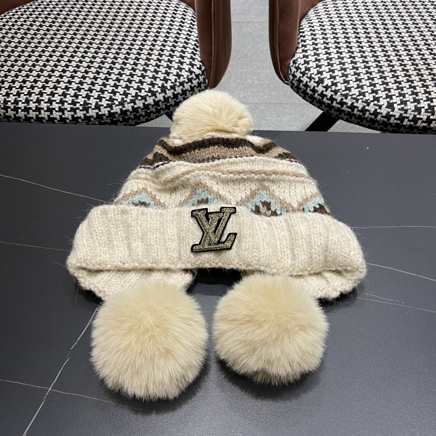 Lv路易威登毛绒护耳帽女冬天网红保暖帽子雷锋帽