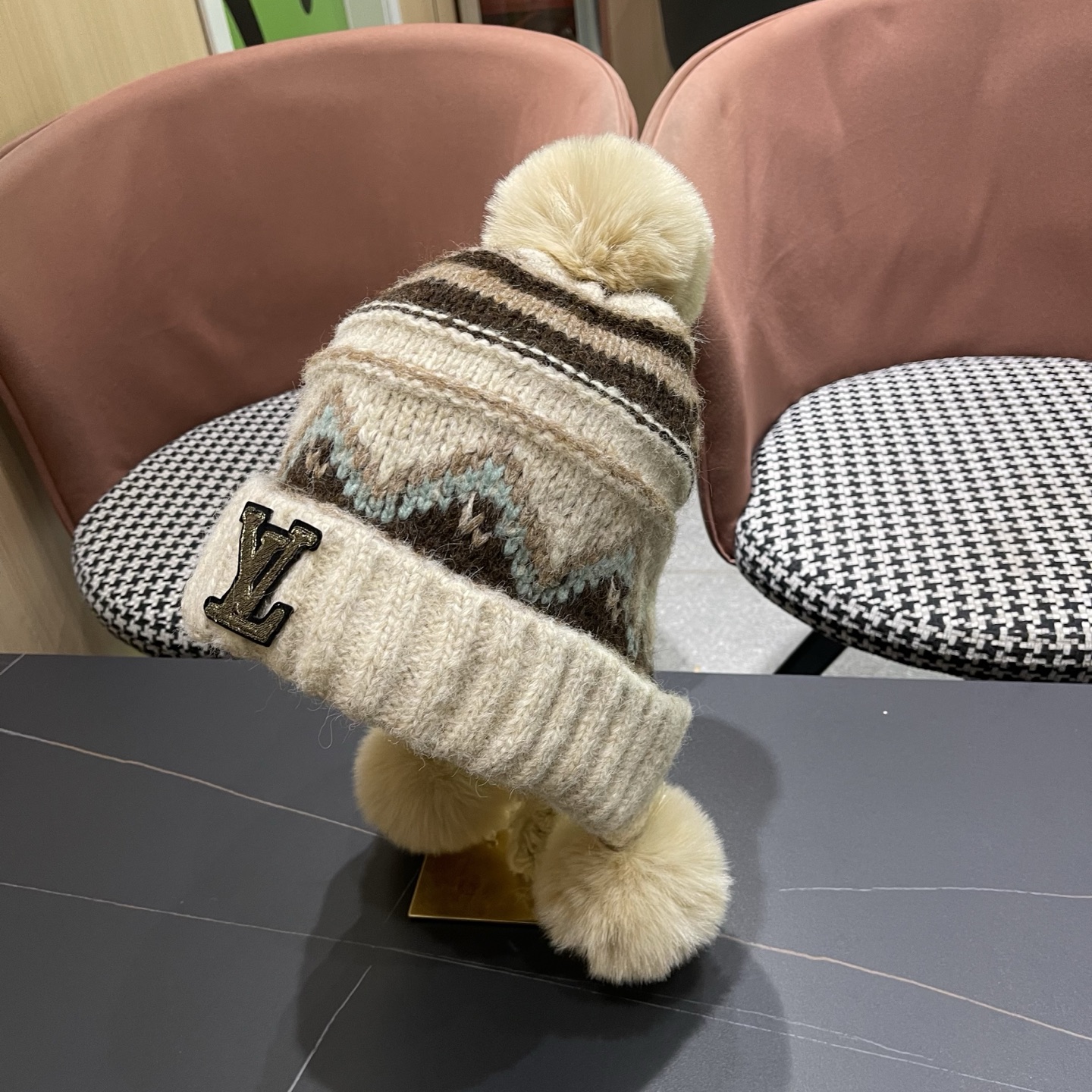 Lv路易威登毛绒护耳帽女冬天网红保暖帽子雷锋帽