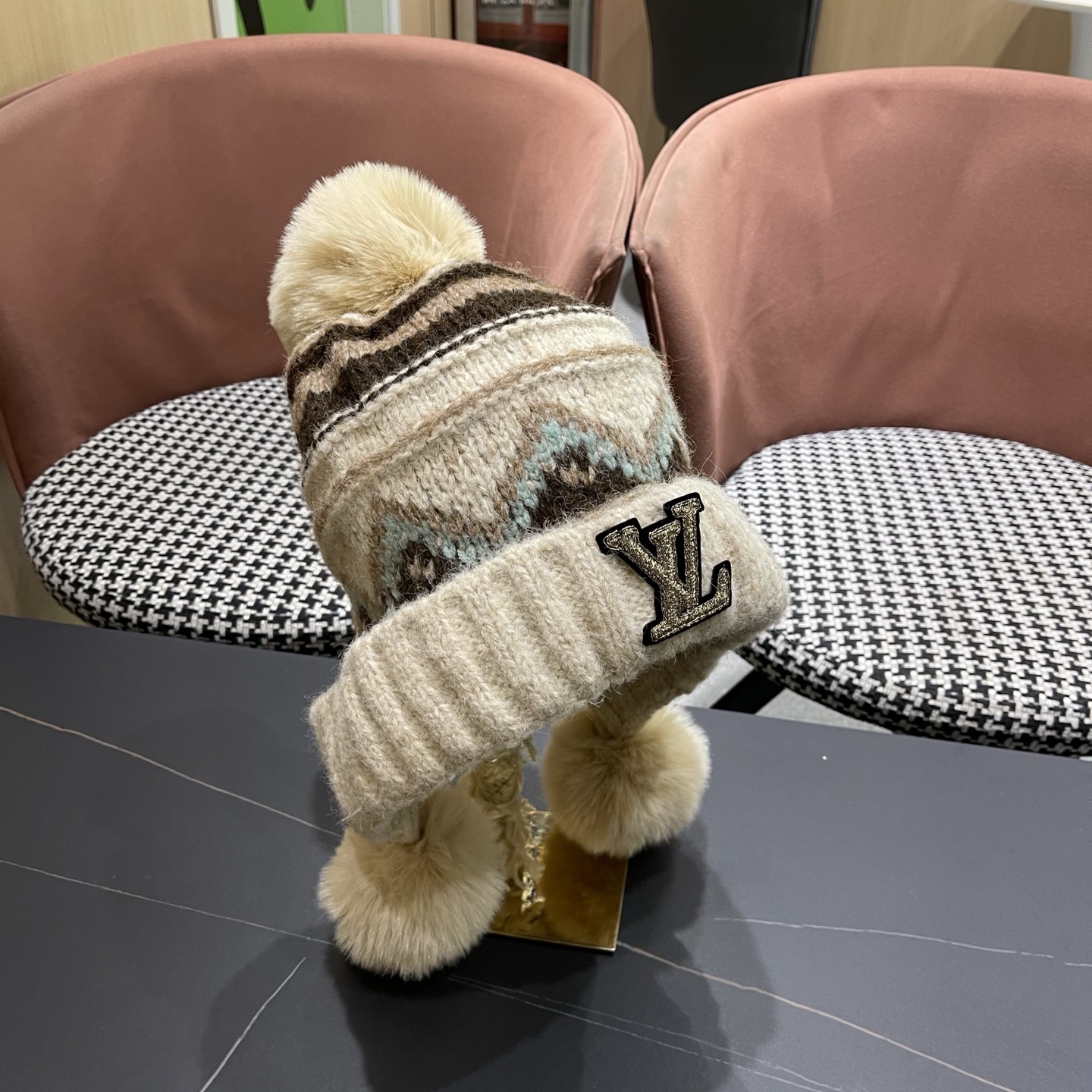 Lv路易威登毛绒护耳帽女冬天网红保暖帽子雷锋帽