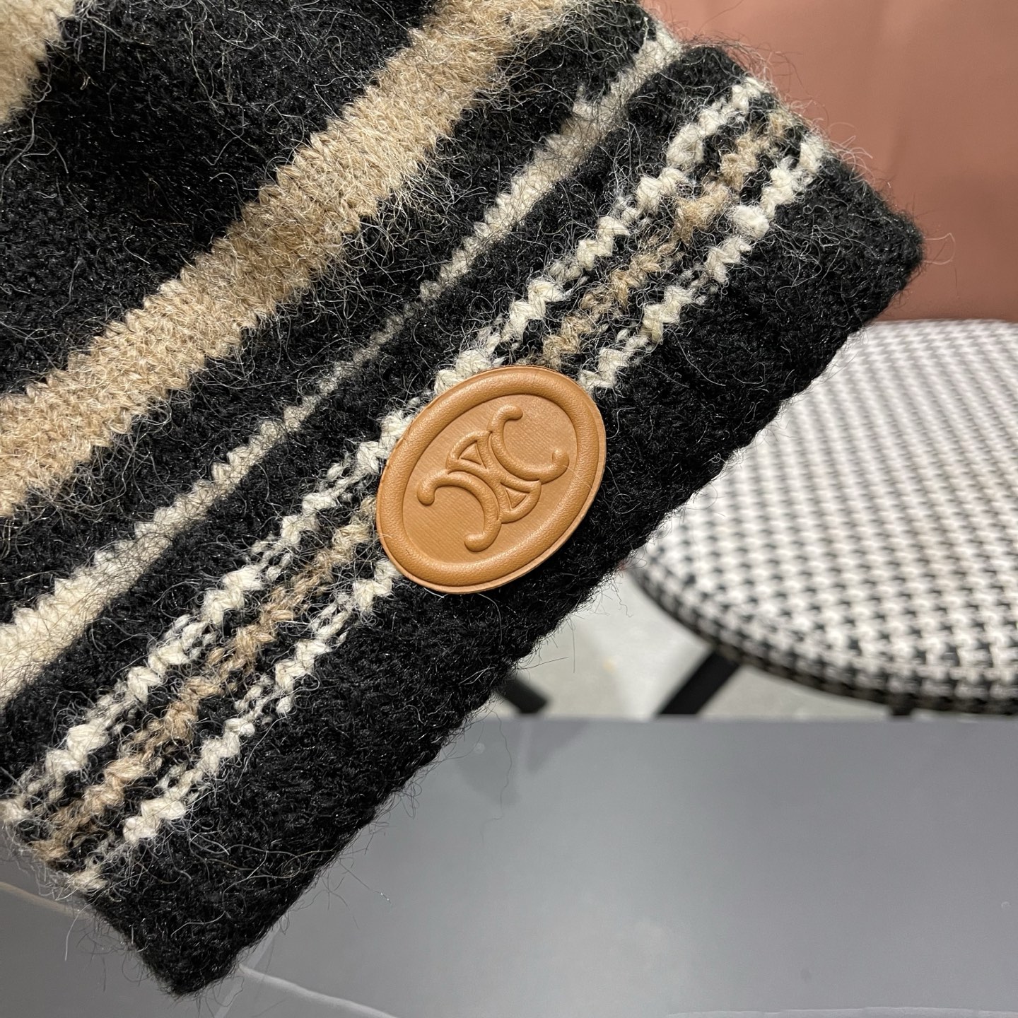 Celine 赛琳🐰 兔针织毛线帽戴起来真的好看显脸小主要是戴起来啥头型都不挑👌🏻冬天搭配大衣简直不要太