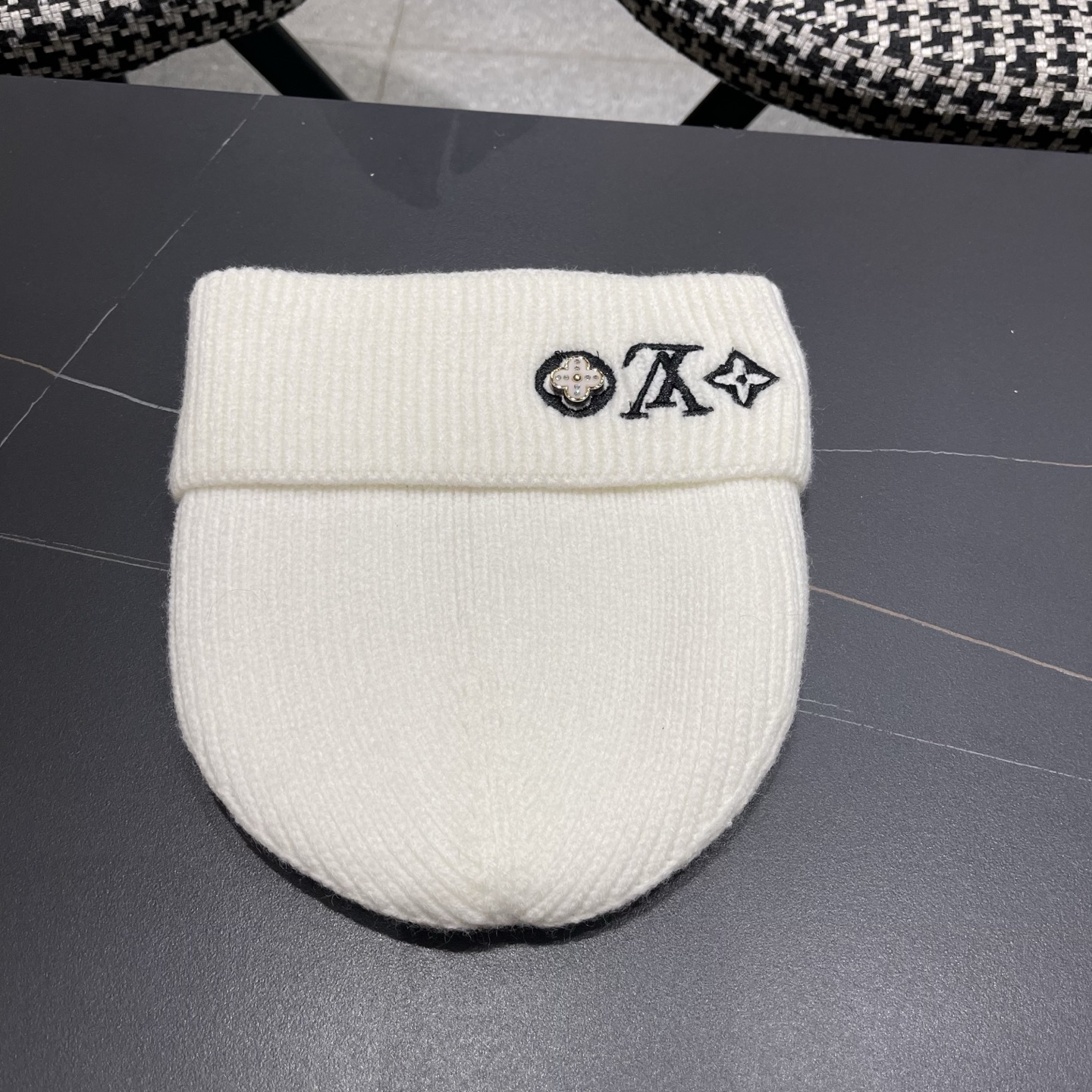 上新ꫛꫀꪝ ❥——❤LV 路易威登新品原单毛线帽 刺绣工艺 爆款