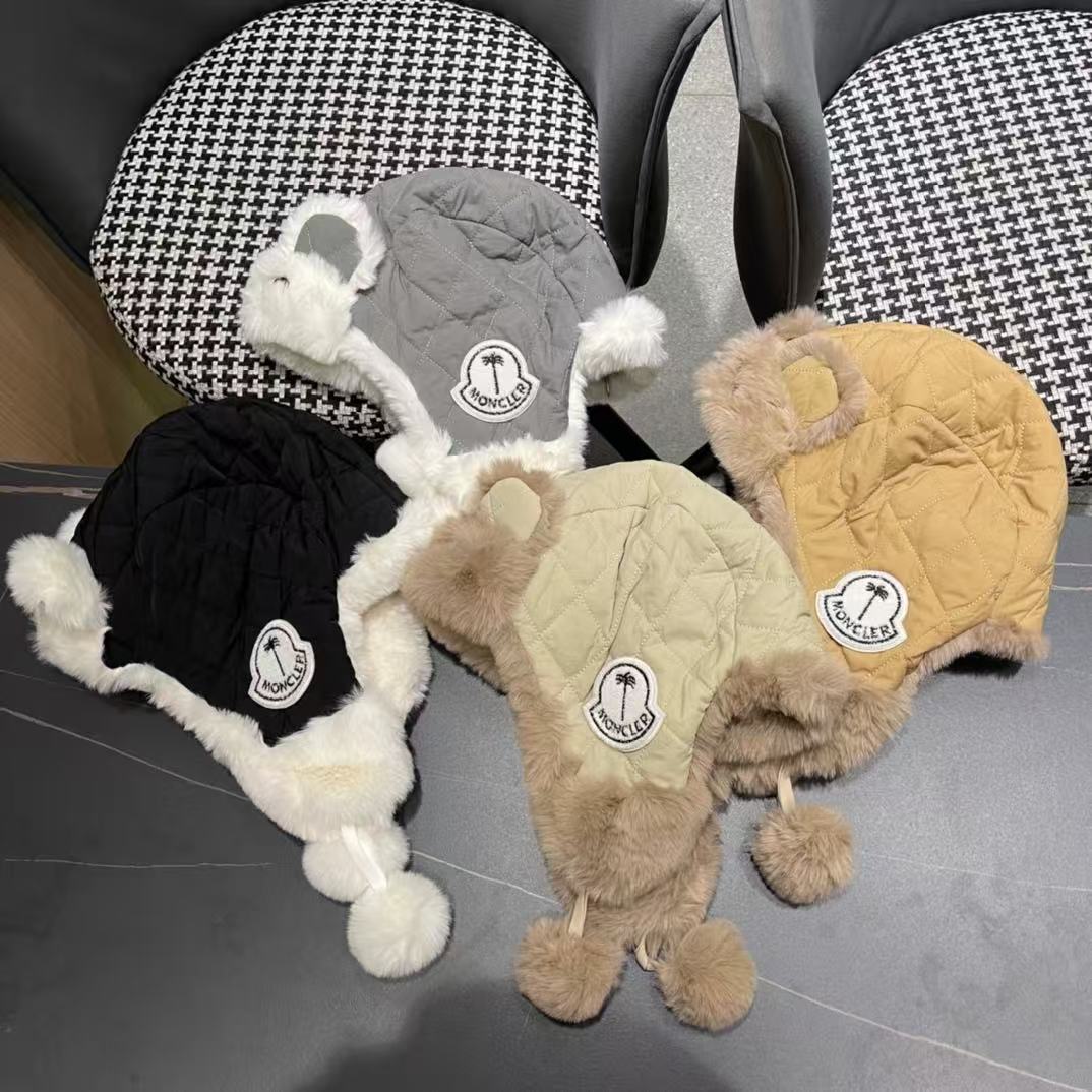 （蒙囗MONCLER】2024秋冬款东北毛绒护耳雷锋帽，加厚更保暖可爱毛球骑电动车保暖护耳帽