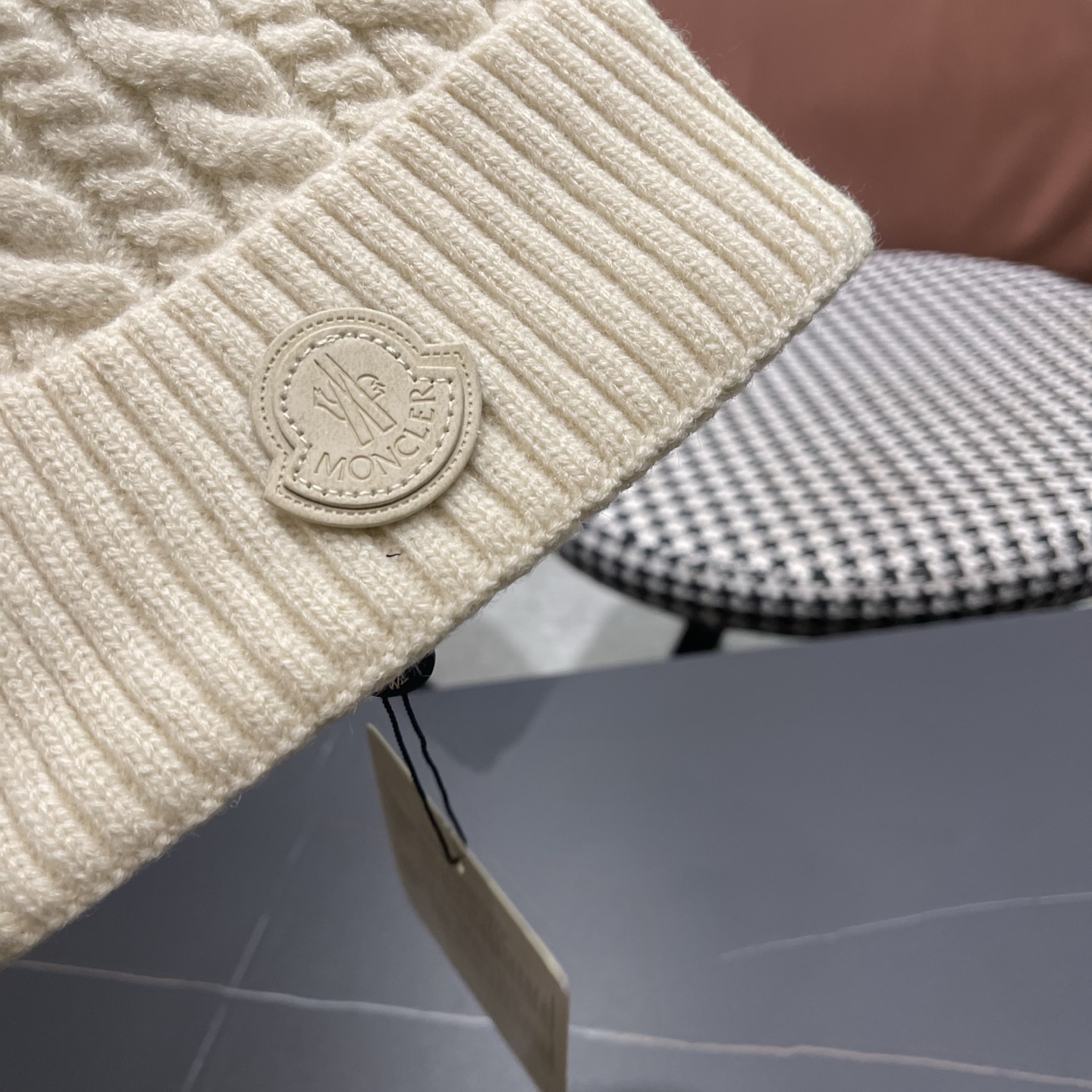 👒蒙‌口Moncler官‌网最新‎蒙​口针​织‌帽‎，配​蒙口专​柜‎防尘‌袋，防伪‎标签​内标洗​水标