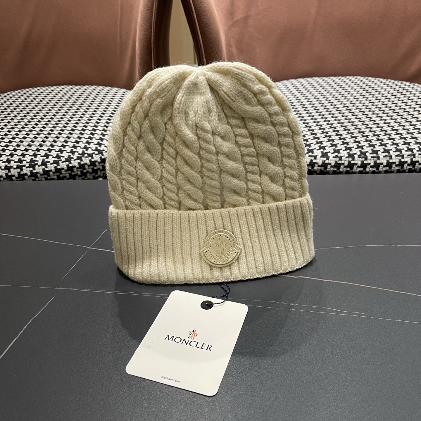 👒蒙‌口Moncler官‌网最新‎蒙​口针​织‌帽‎，配​蒙口专​柜‎防尘‌袋，防伪‎标签​内标洗​水标