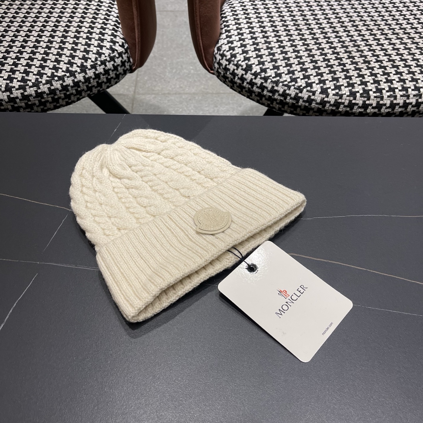 👒蒙‌口Moncler官‌网最新‎蒙​口针​织‌帽‎，配​蒙口专​柜‎防尘‌袋，防伪‎标签​内标洗​水标