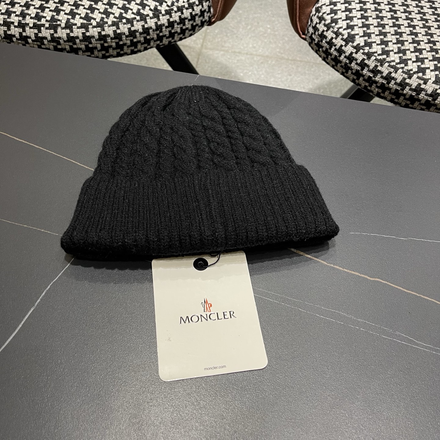 👒蒙‌口Moncler官‌网最新‎蒙​口针​织‌帽‎，配​蒙口专​柜‎防尘‌袋，防伪‎标签​内标洗​水标