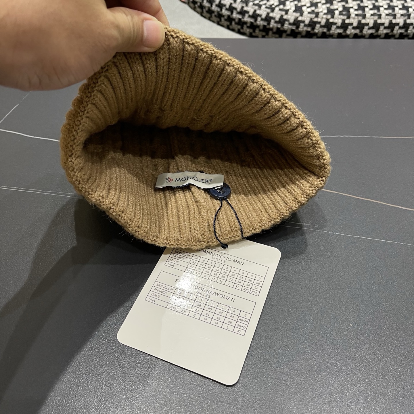 👒蒙‌口Moncler官‌网最新‎蒙​口针​织‌帽‎，配​蒙口专​柜‎防尘‌袋，防伪‎标签​内标洗​水标